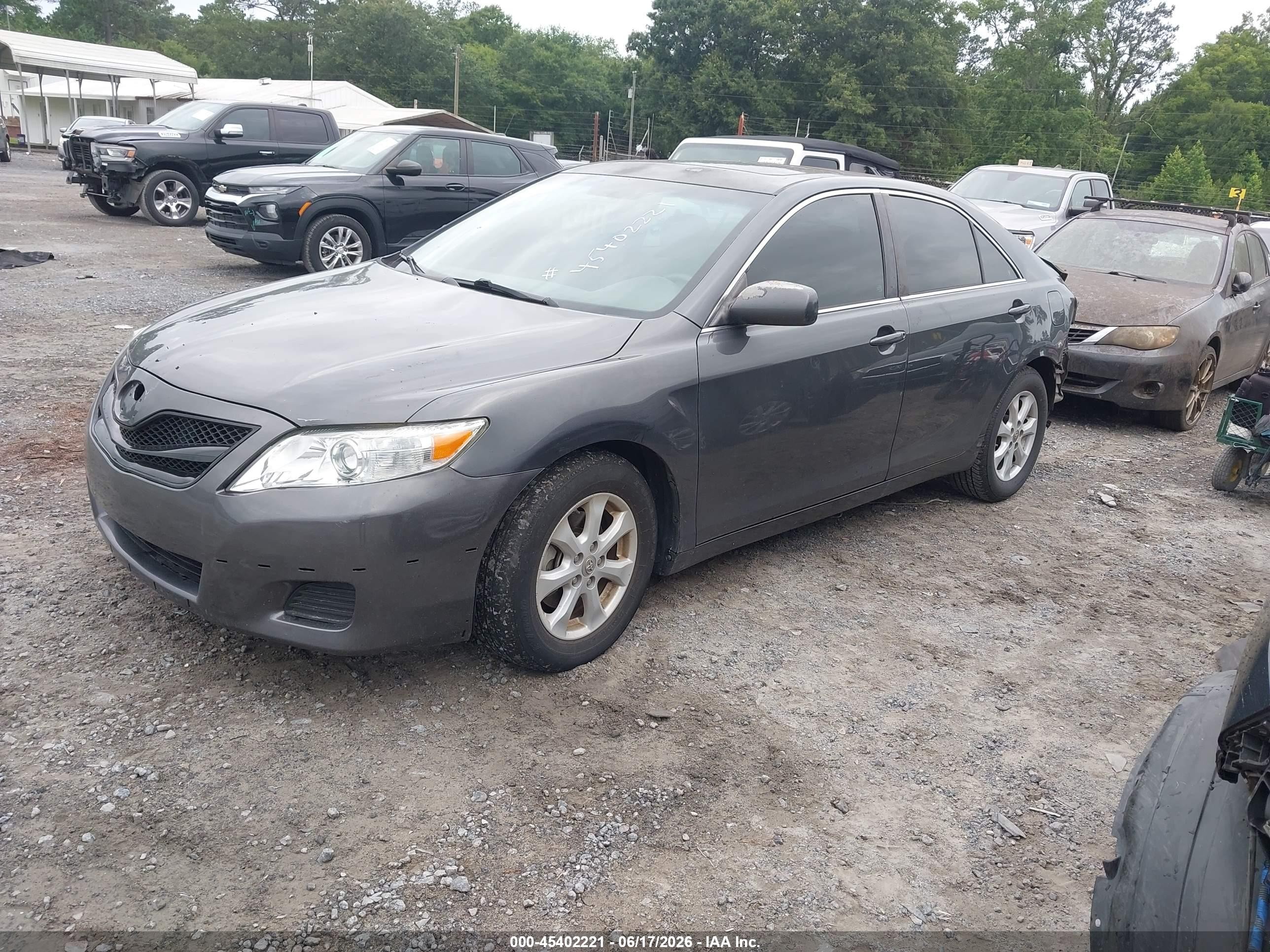 2011 Toyota Camry Le Gray vin: 4T1BF3EK5BU646192
