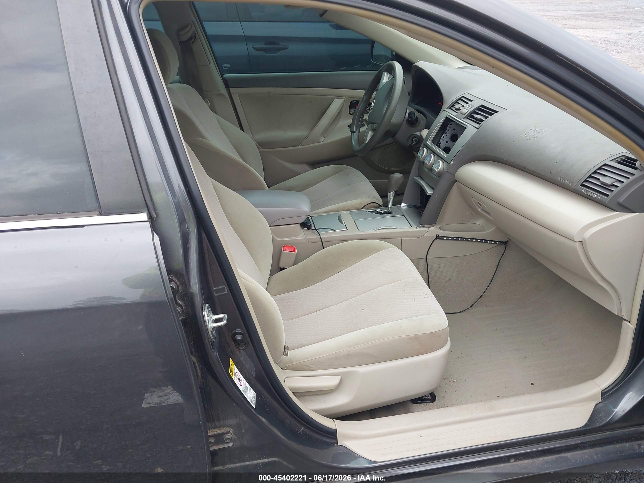 2011 Toyota Camry Le Gray vin: 4T1BF3EK5BU646192