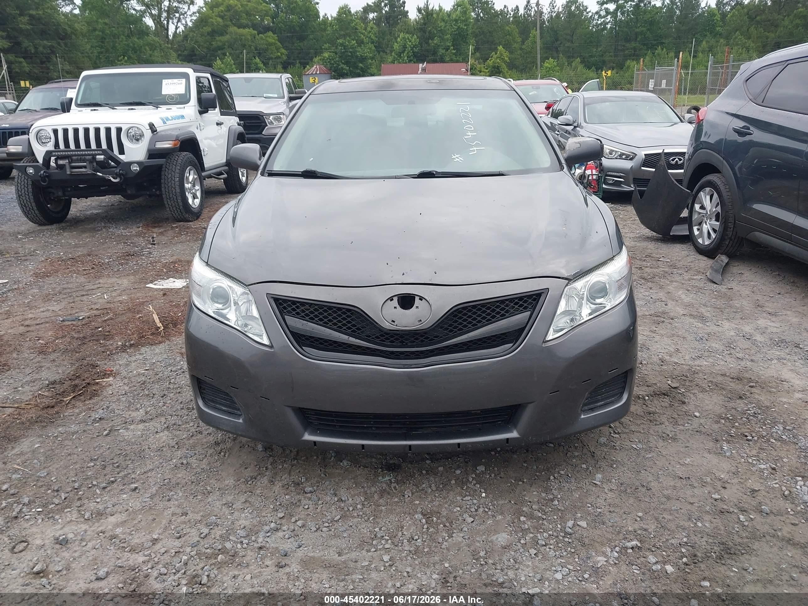 2011 Toyota Camry Le Gray vin: 4T1BF3EK5BU646192