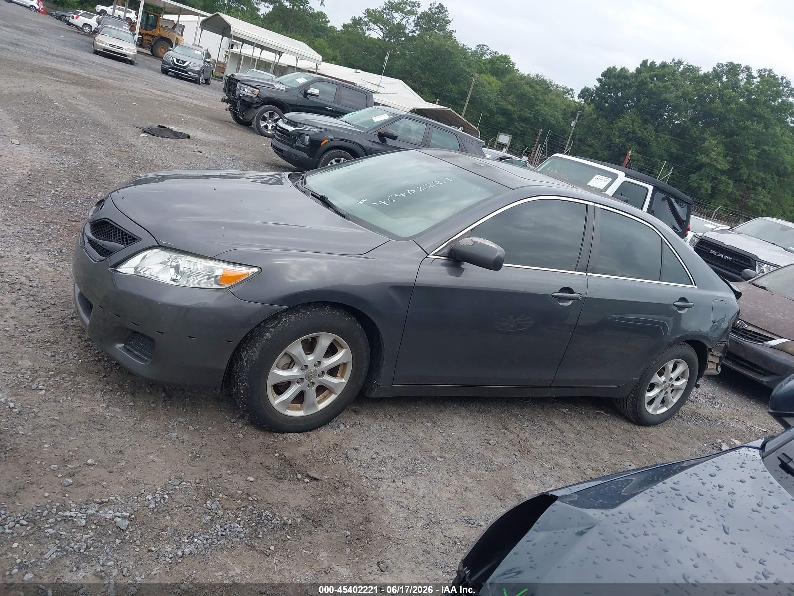 2011 Toyota Camry Le Gray vin: 4T1BF3EK5BU646192