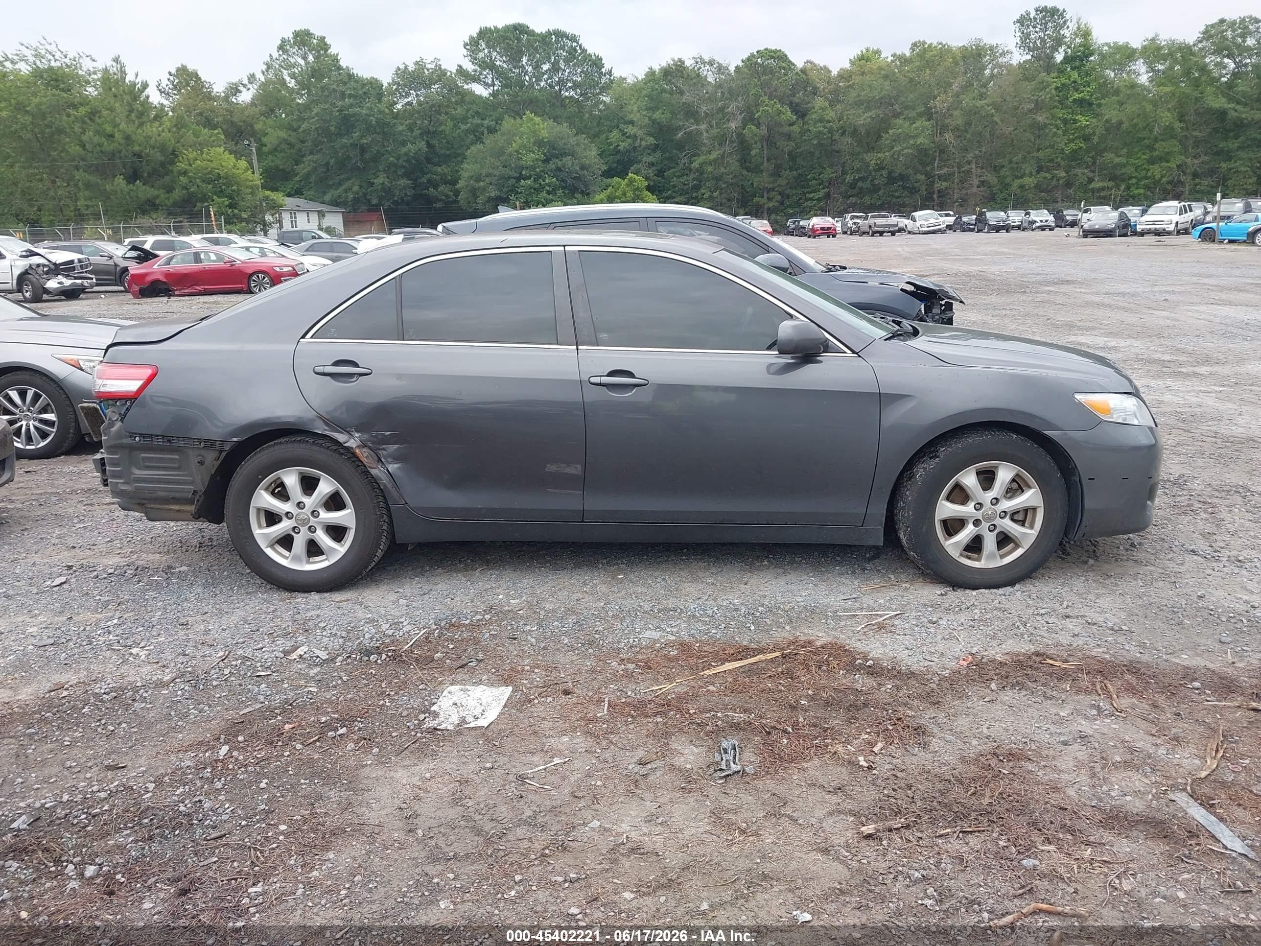 2011 Toyota Camry Le Gray vin: 4T1BF3EK5BU646192