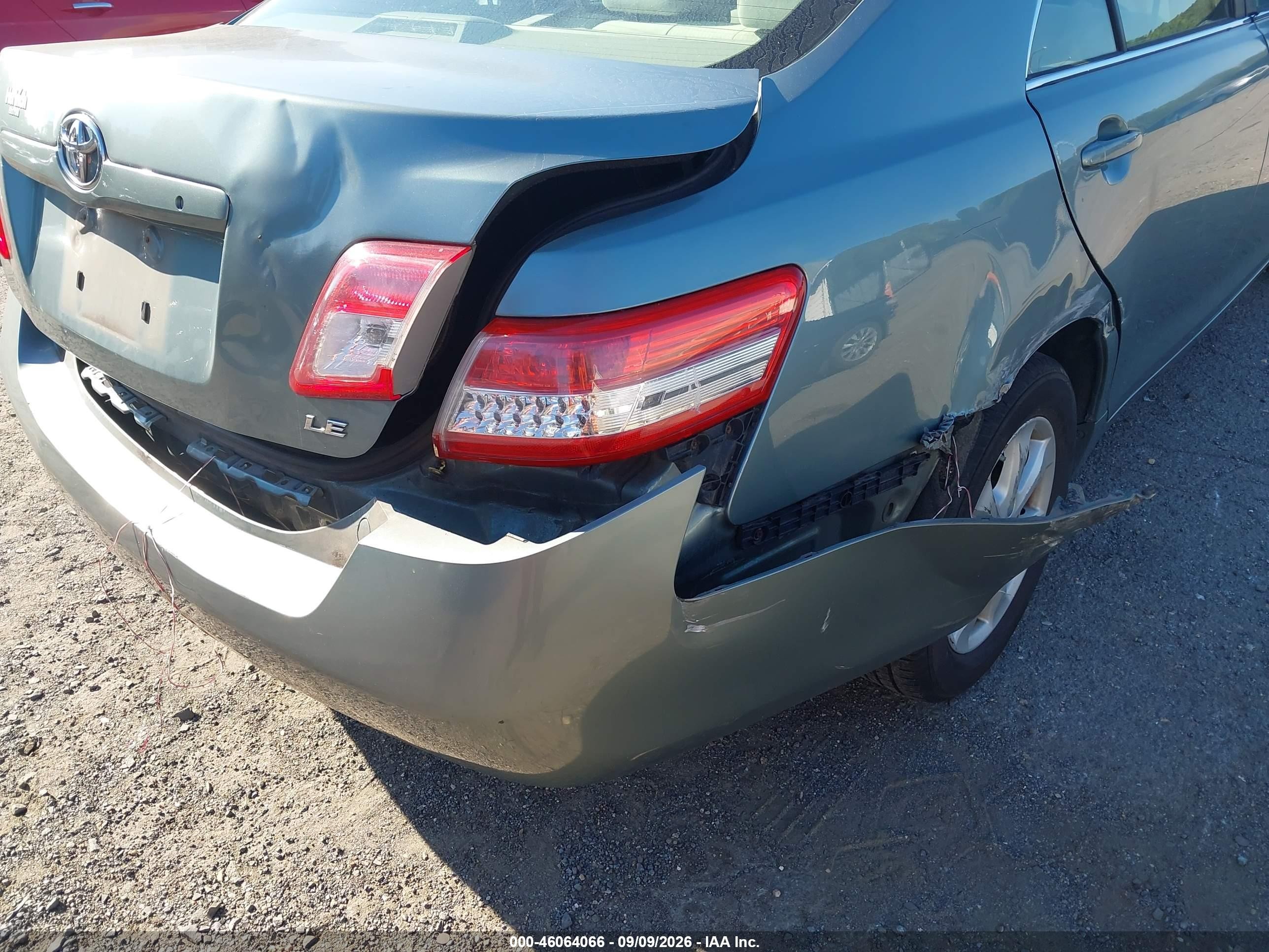 2011 Toyota Camry Le Teal vin: 4T1BF3EK5BU670119