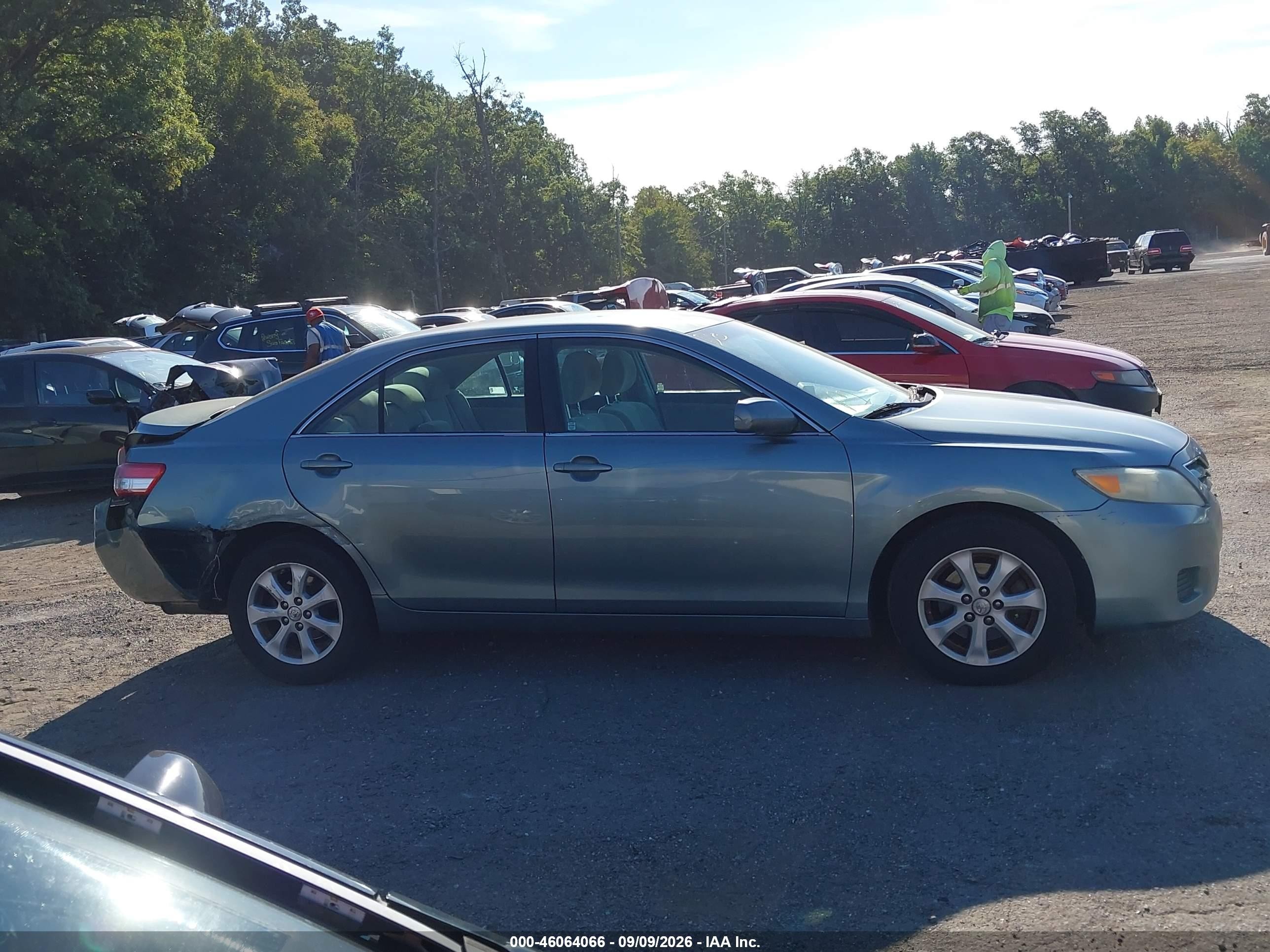2011 Toyota Camry Le Teal vin: 4T1BF3EK5BU670119