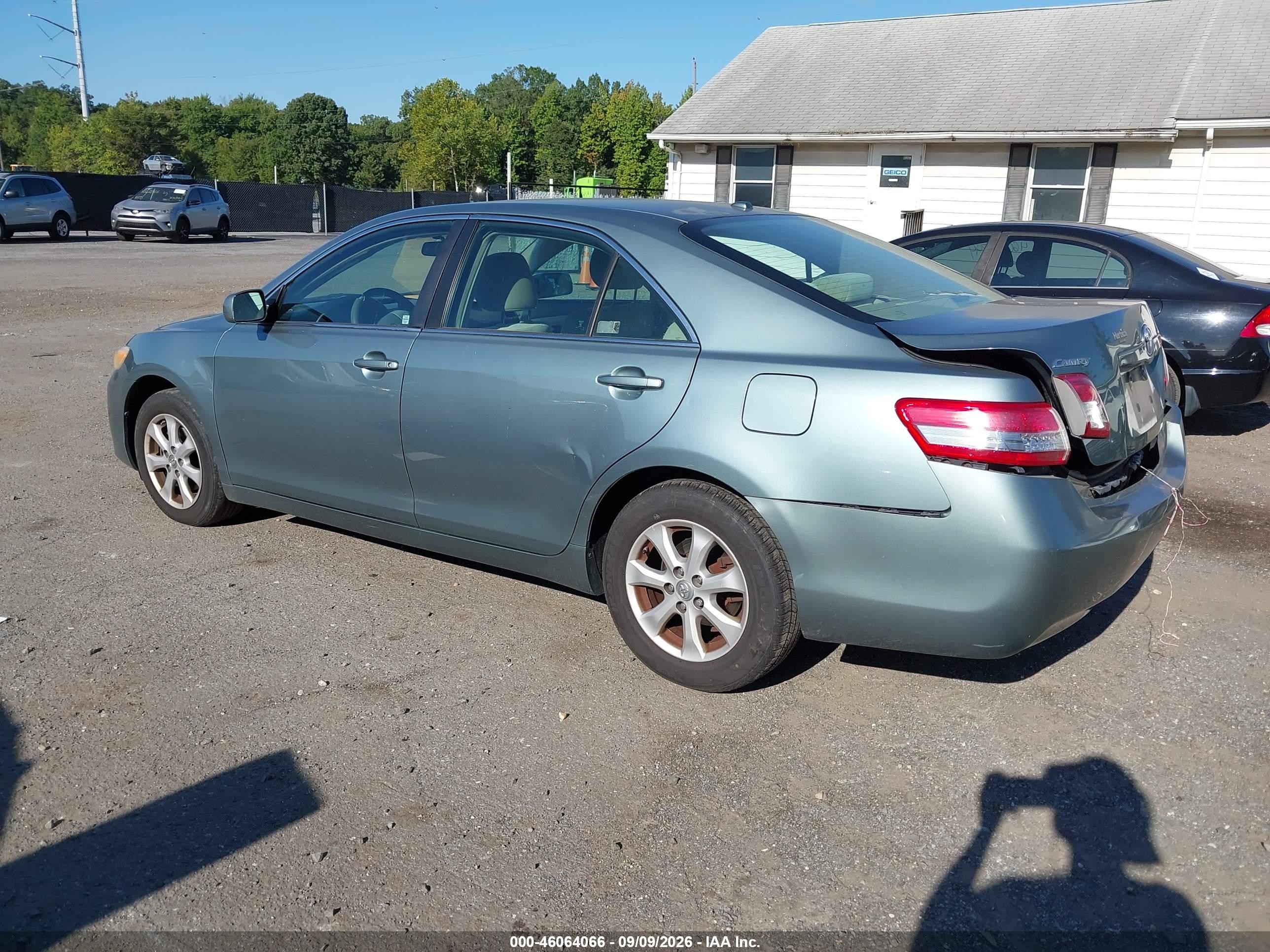 2011 Toyota Camry Le Teal vin: 4T1BF3EK5BU670119