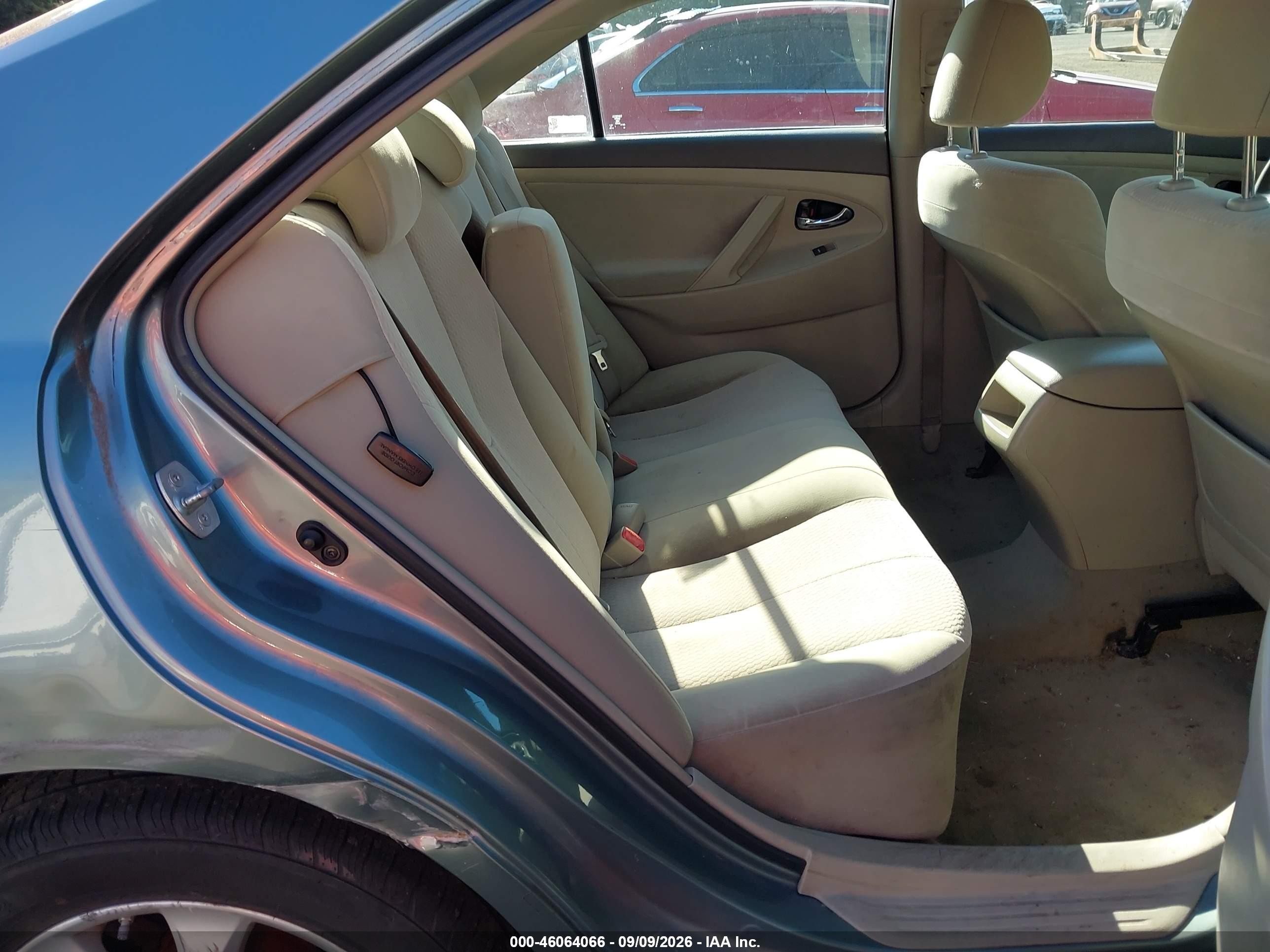 2011 Toyota Camry Le Teal vin: 4T1BF3EK5BU670119