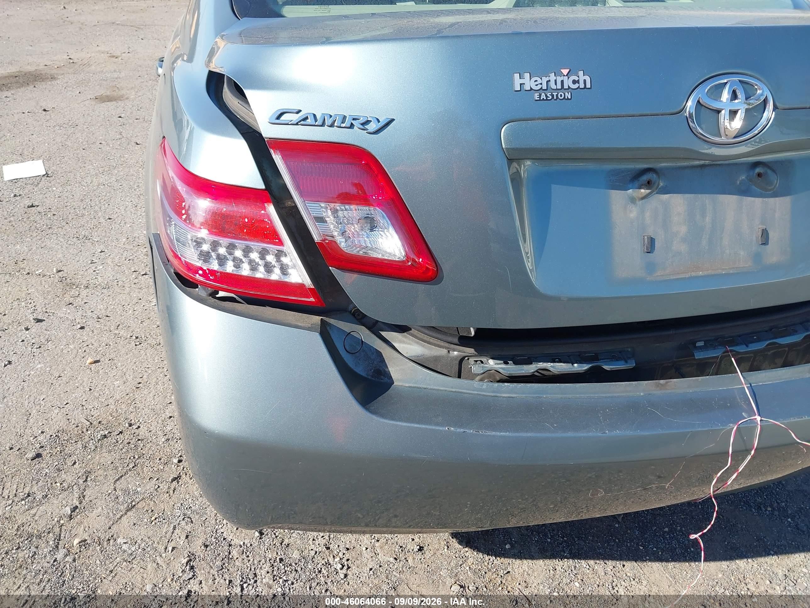 2011 Toyota Camry Le Teal vin: 4T1BF3EK5BU670119