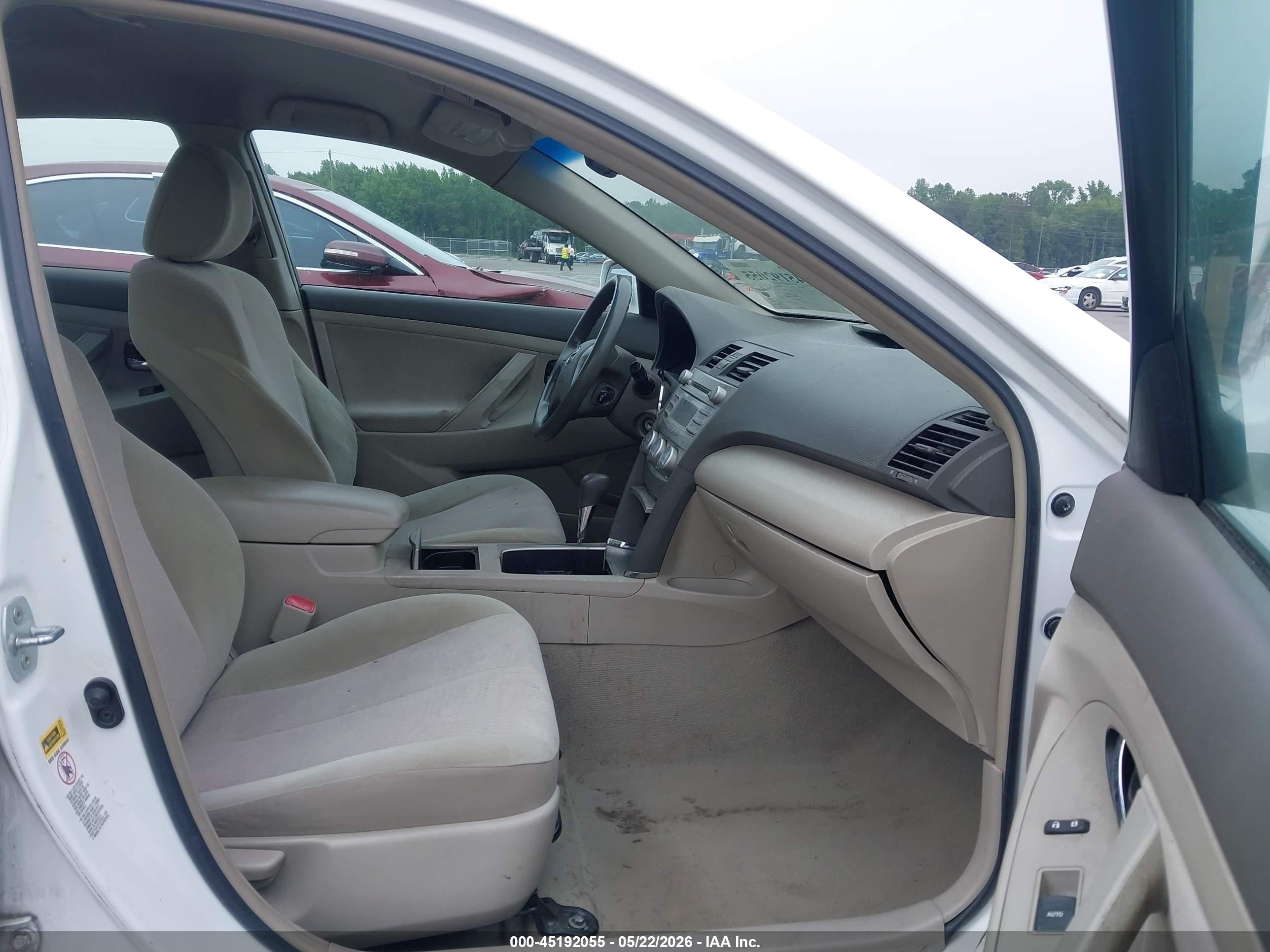 2011 Toyota Camry Le White vin: 4T1BF3EK5BU674039