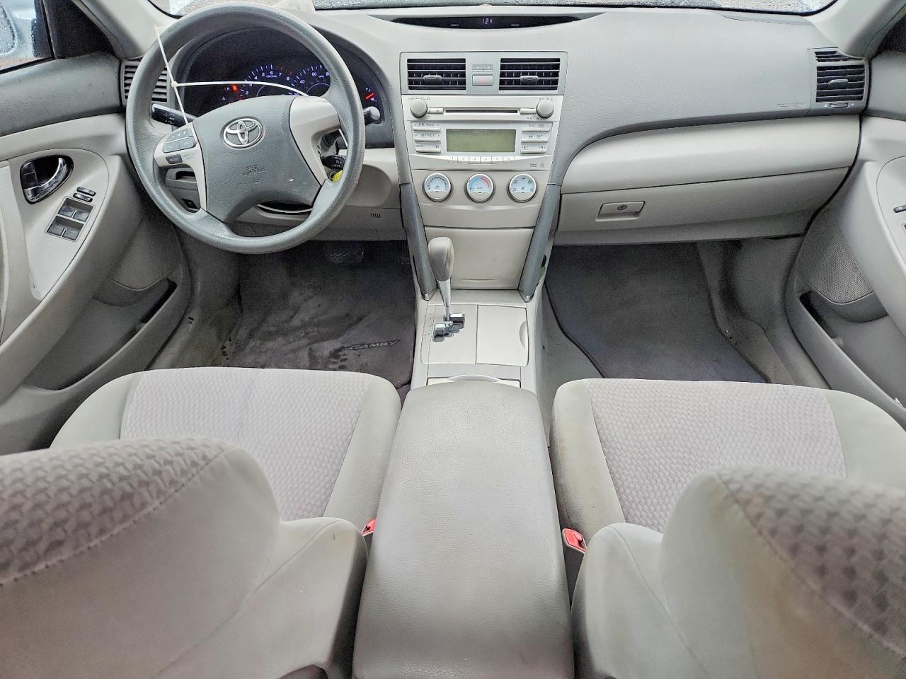 2011 Toyota Camry Le Silver vin: 4T1BF3EK5BU674476