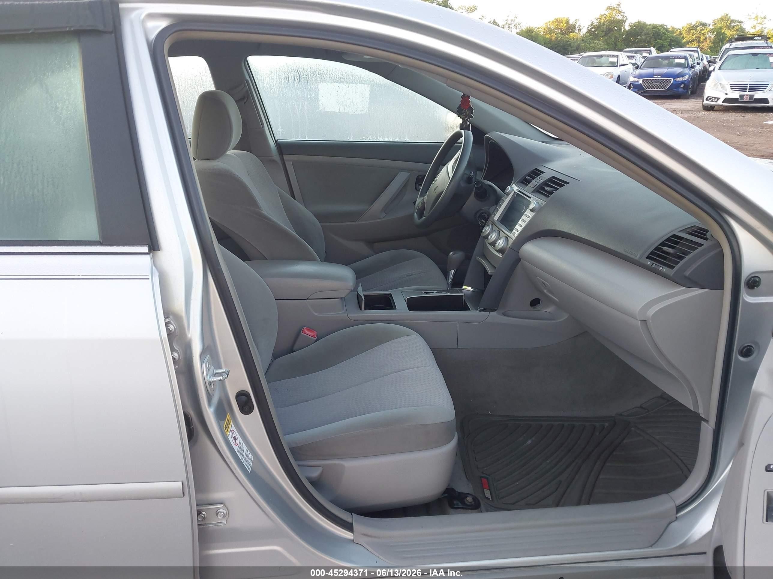 2011 Toyota Camry   Серебряный vin: 4T1BF3EK5BU682481