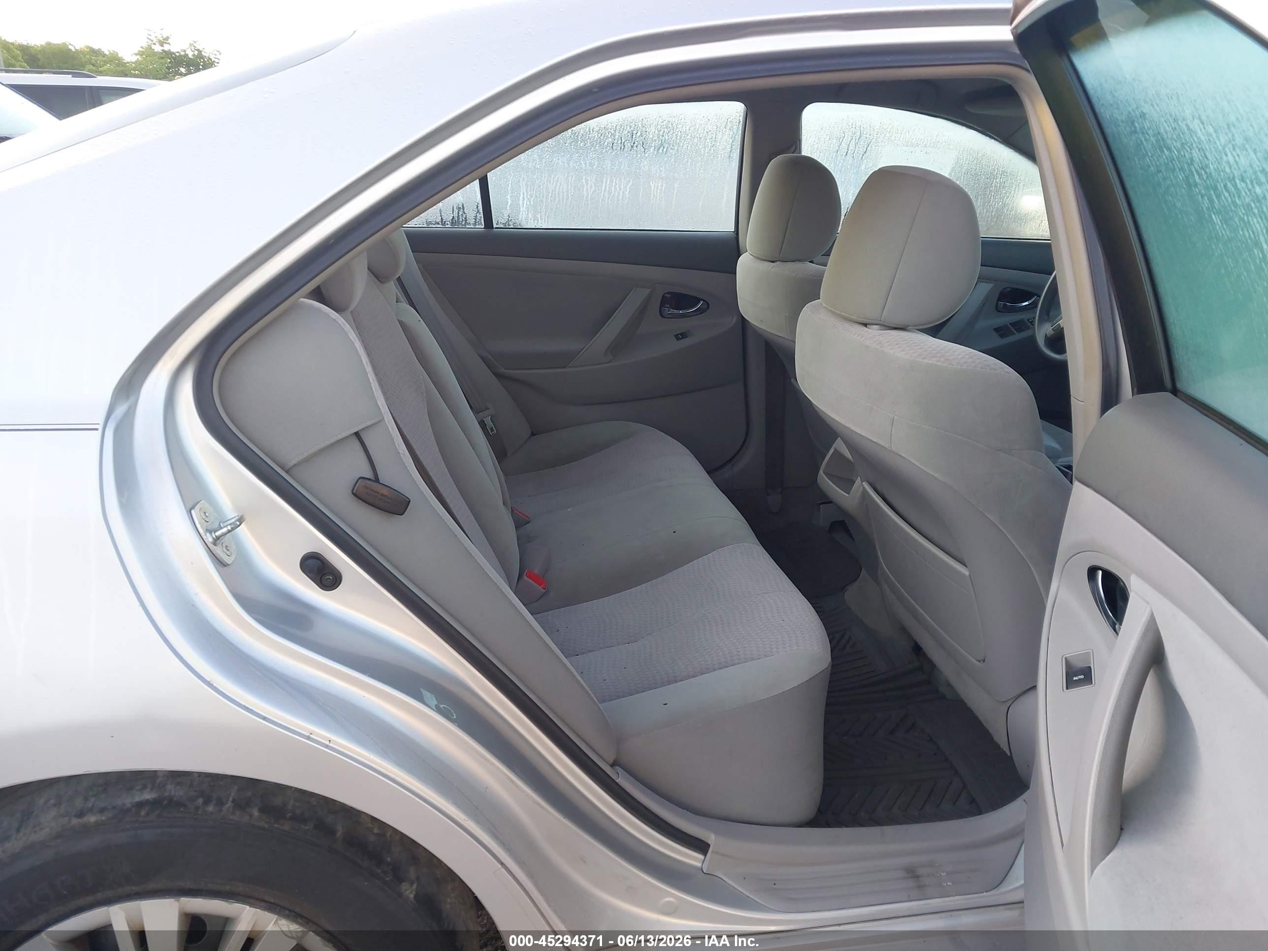 2011 Toyota Camry   Серебряный vin: 4T1BF3EK5BU682481