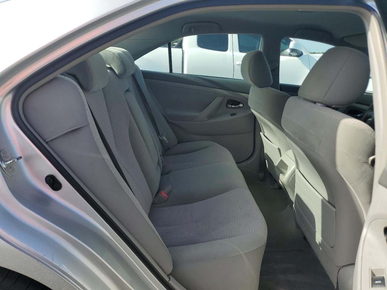 2011 Toyota Camry Le Серебряный vin: 4T1BF3EK5BU683677
