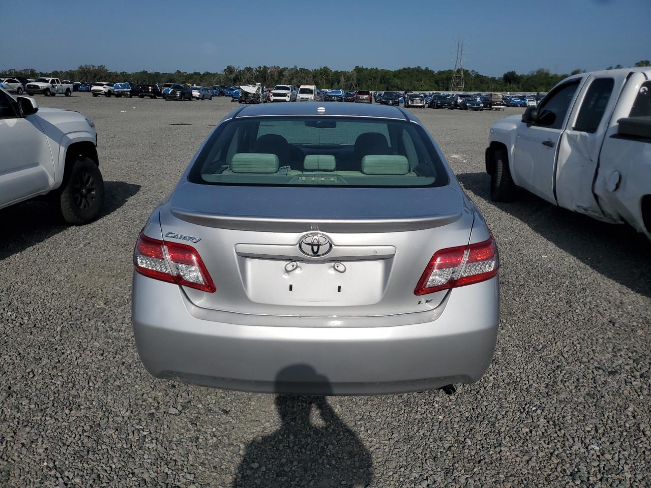 2011 Toyota Camry Le Серебряный vin: 4T1BF3EK5BU683677