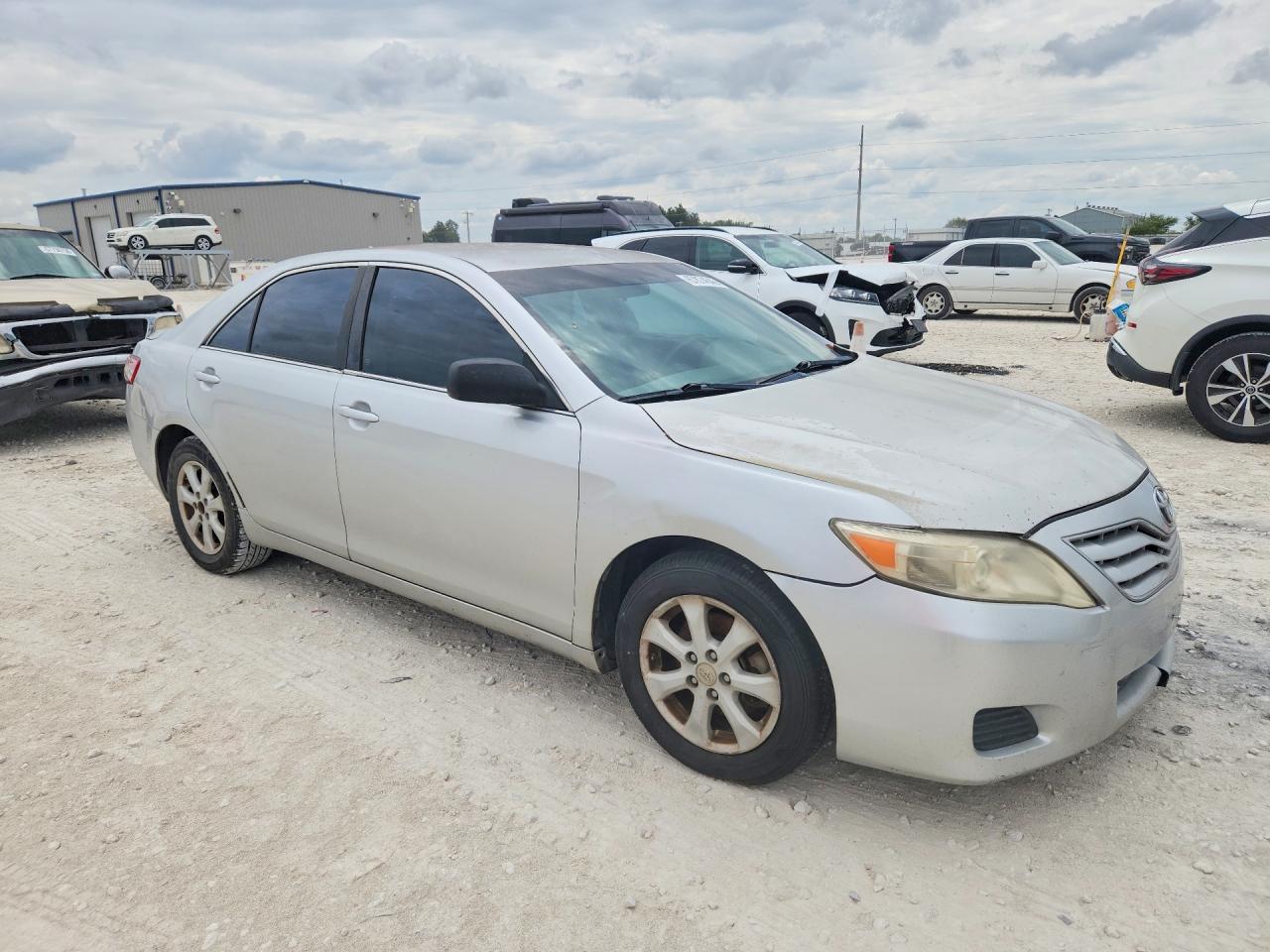 2011 Toyota Camry Le Серебряный vin: 4T1BF3EK5BU684909