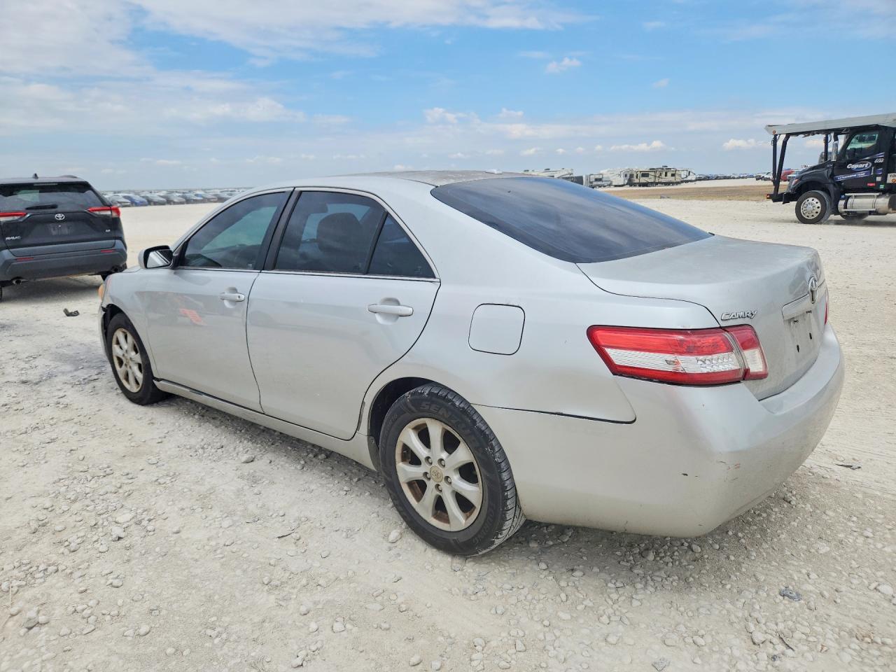 2011 Toyota Camry Le Серебряный vin: 4T1BF3EK5BU684909