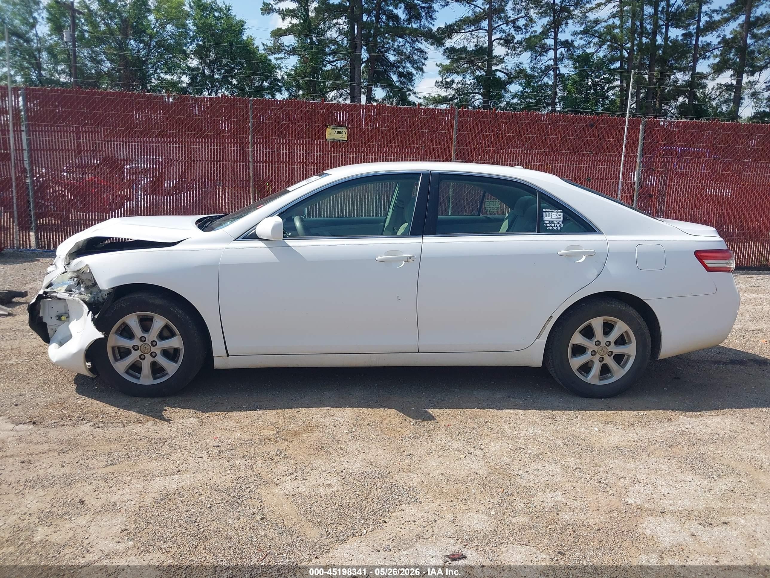 2011 Toyota Camry Le White vin: 4T1BF3EK5BU687101