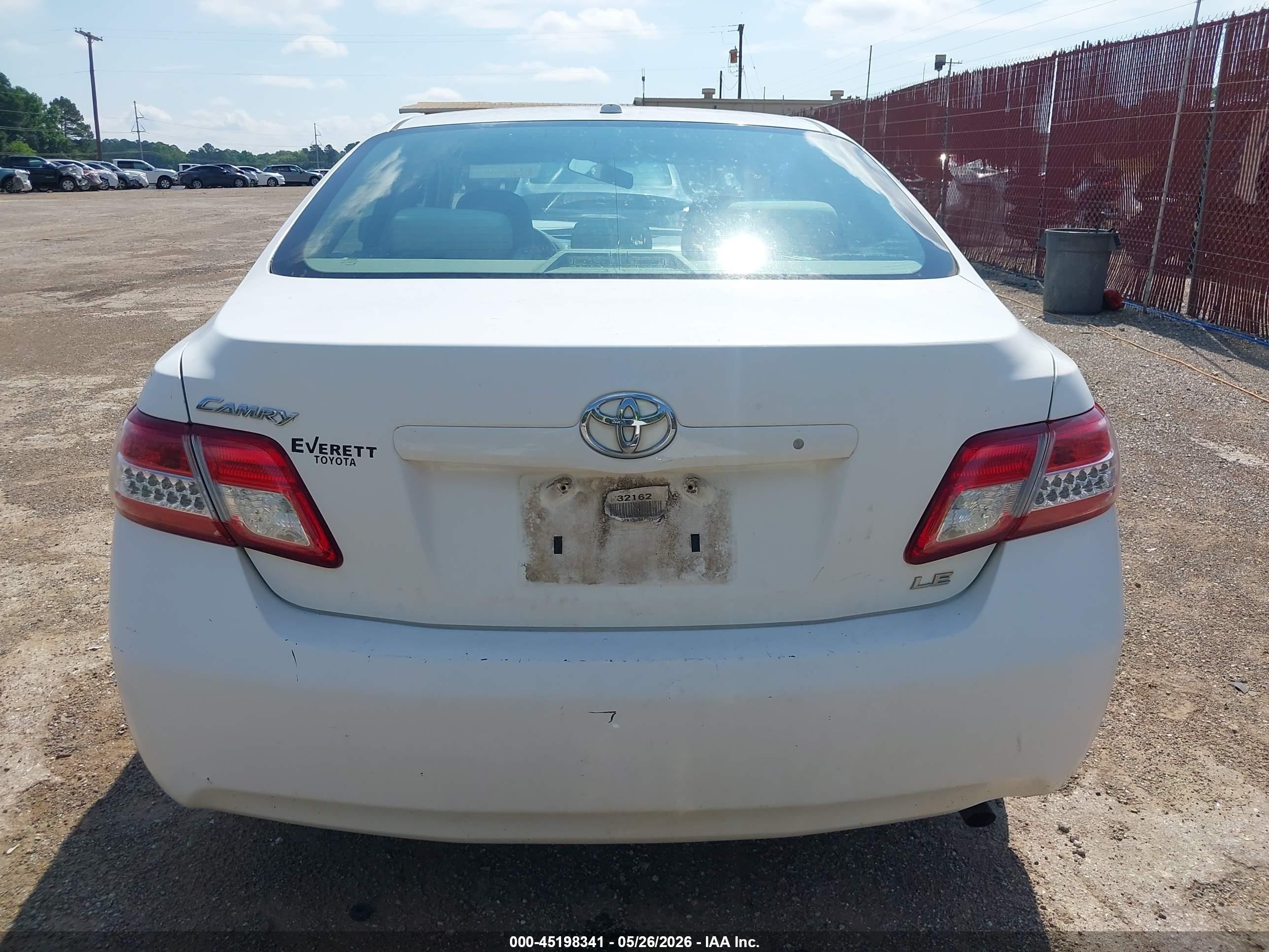 2011 Toyota Camry Le White vin: 4T1BF3EK5BU687101