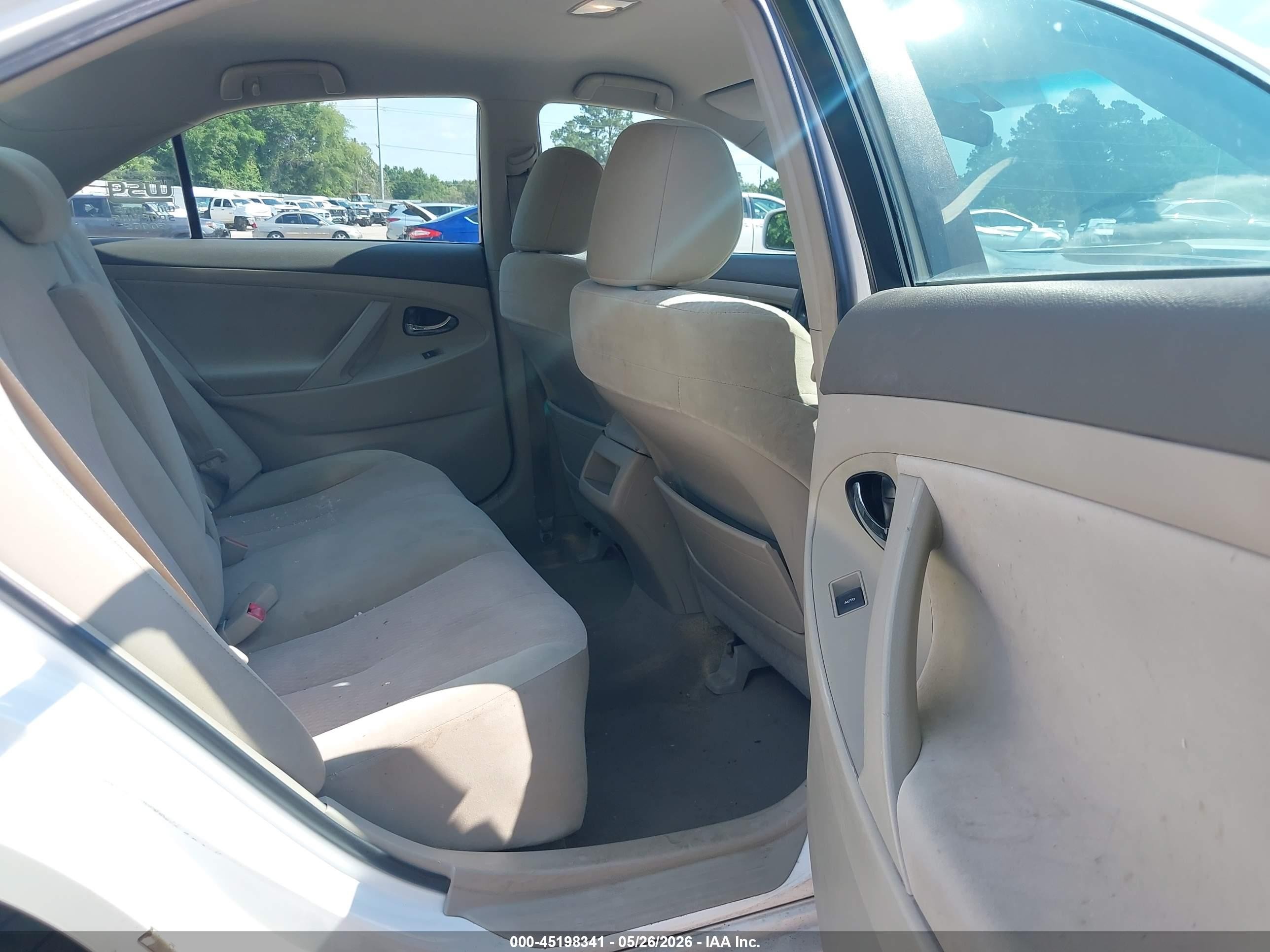 2011 Toyota Camry Le White vin: 4T1BF3EK5BU687101