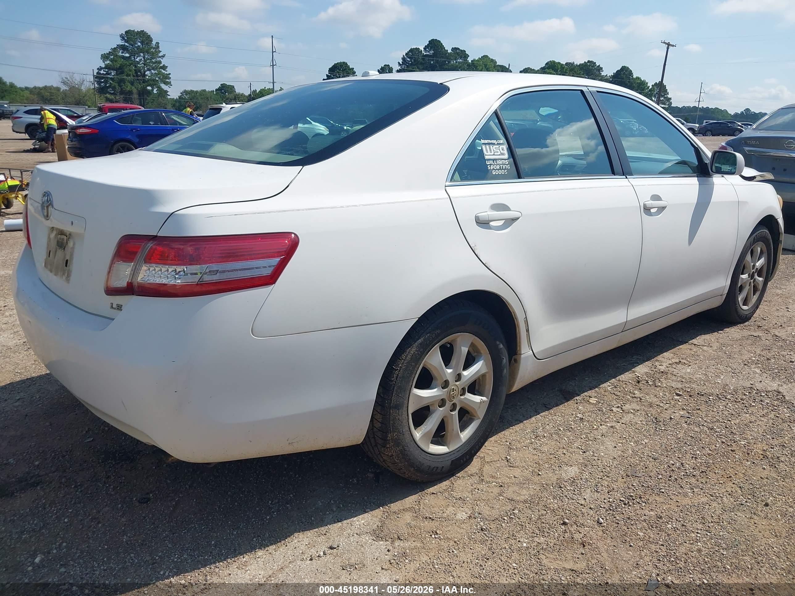 2011 Toyota Camry Le White vin: 4T1BF3EK5BU687101