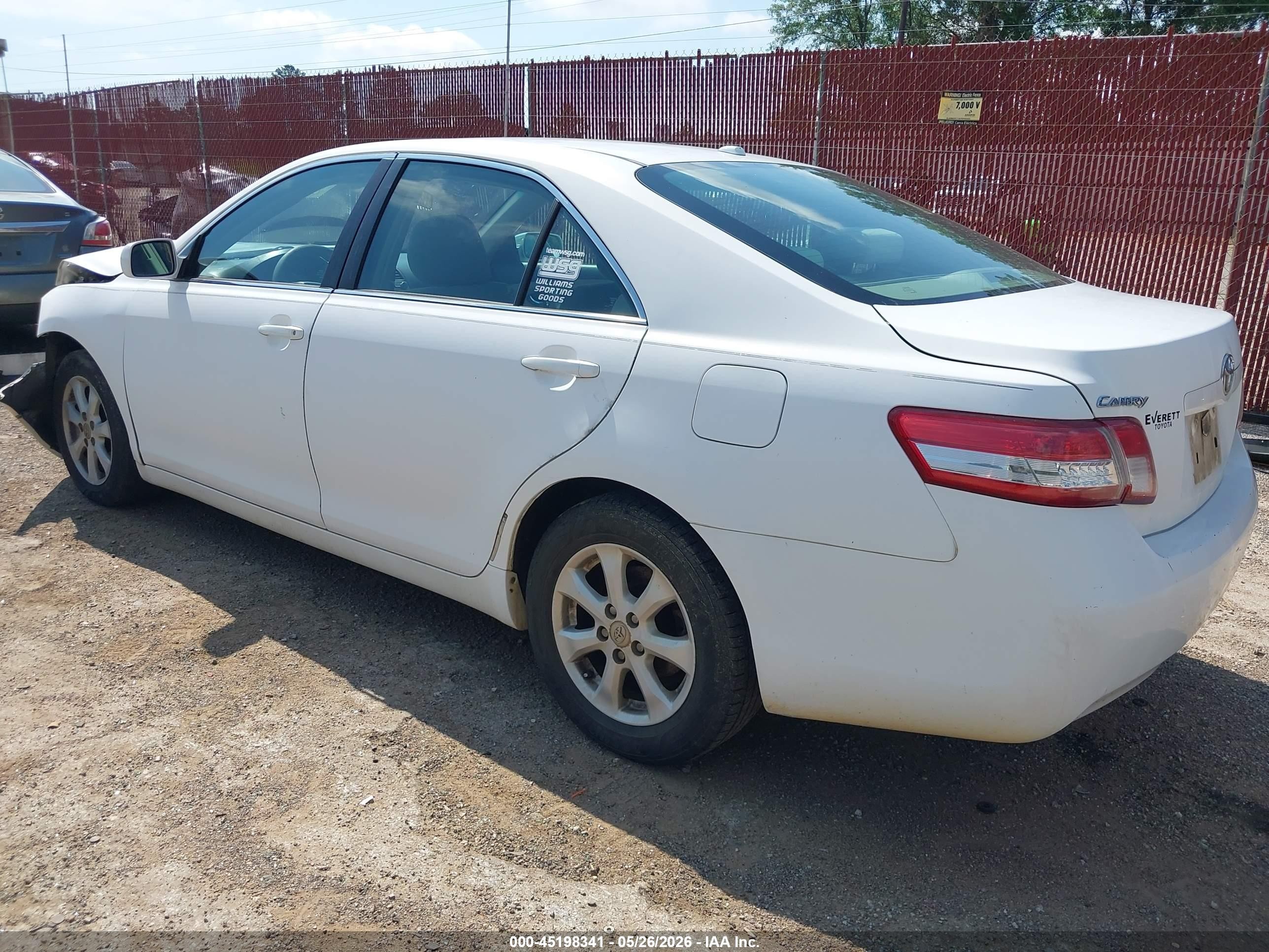 2011 Toyota Camry Le White vin: 4T1BF3EK5BU687101