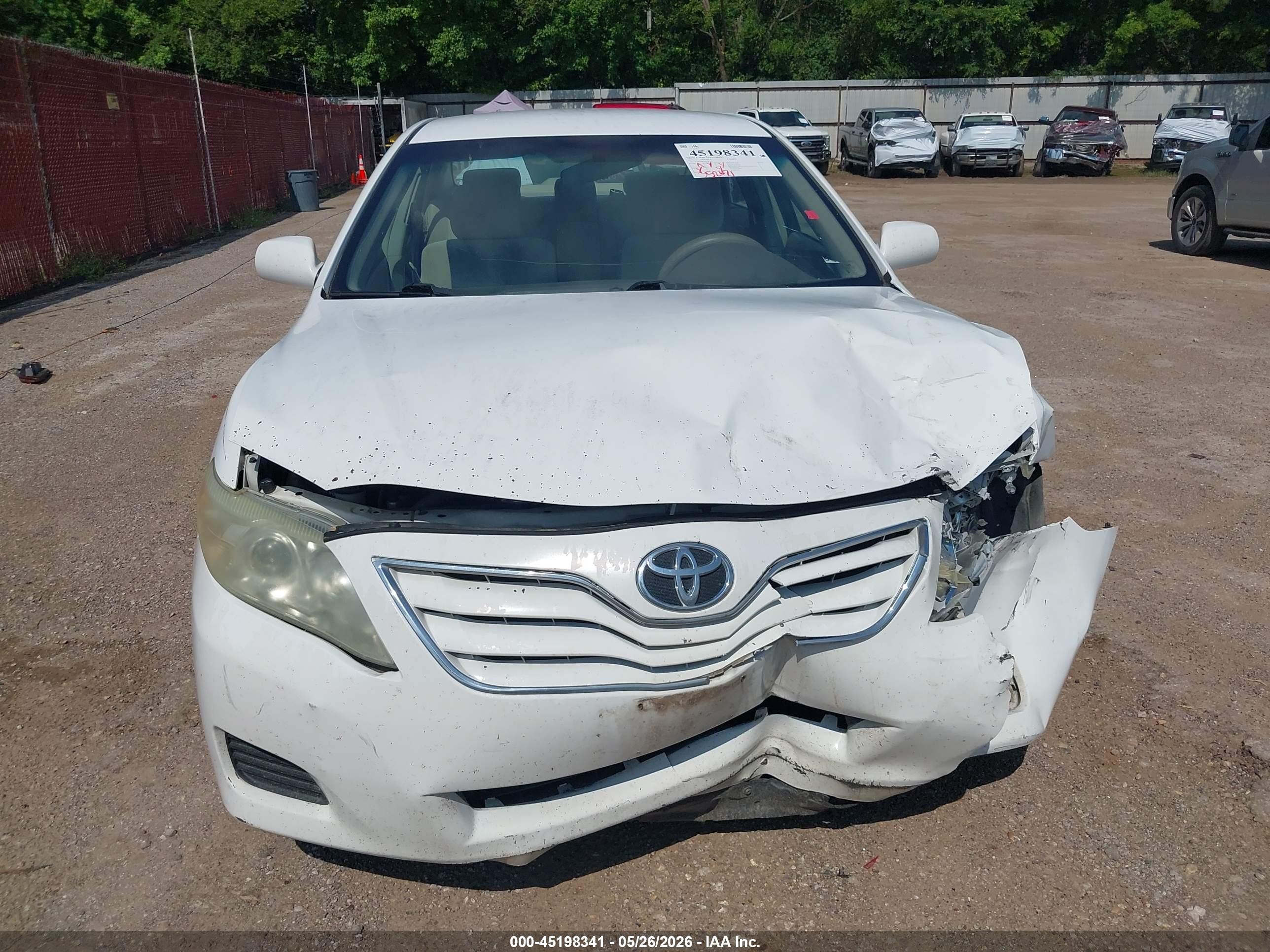 2011 Toyota Camry Le White vin: 4T1BF3EK5BU687101