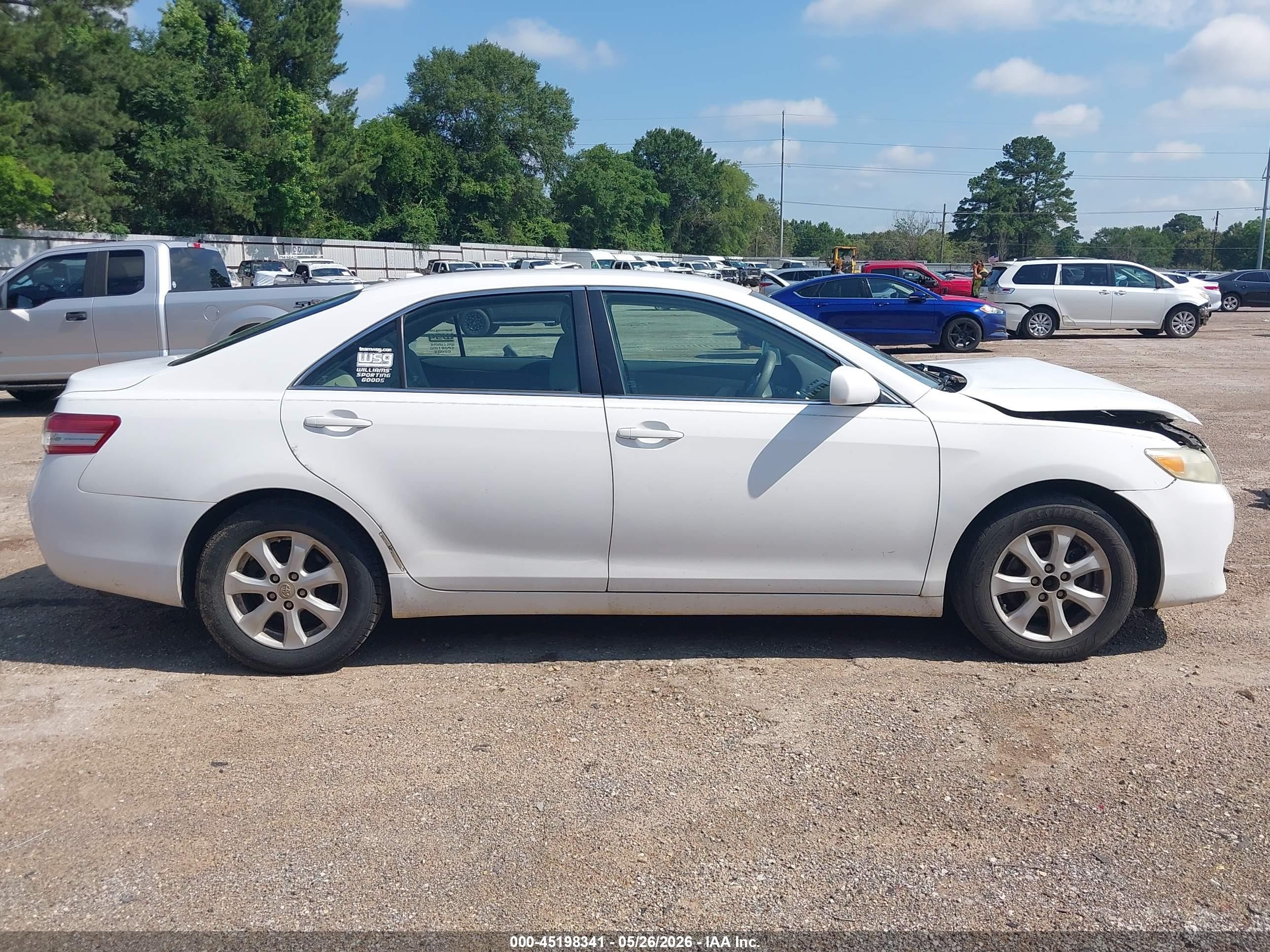 2011 Toyota Camry Le White vin: 4T1BF3EK5BU687101