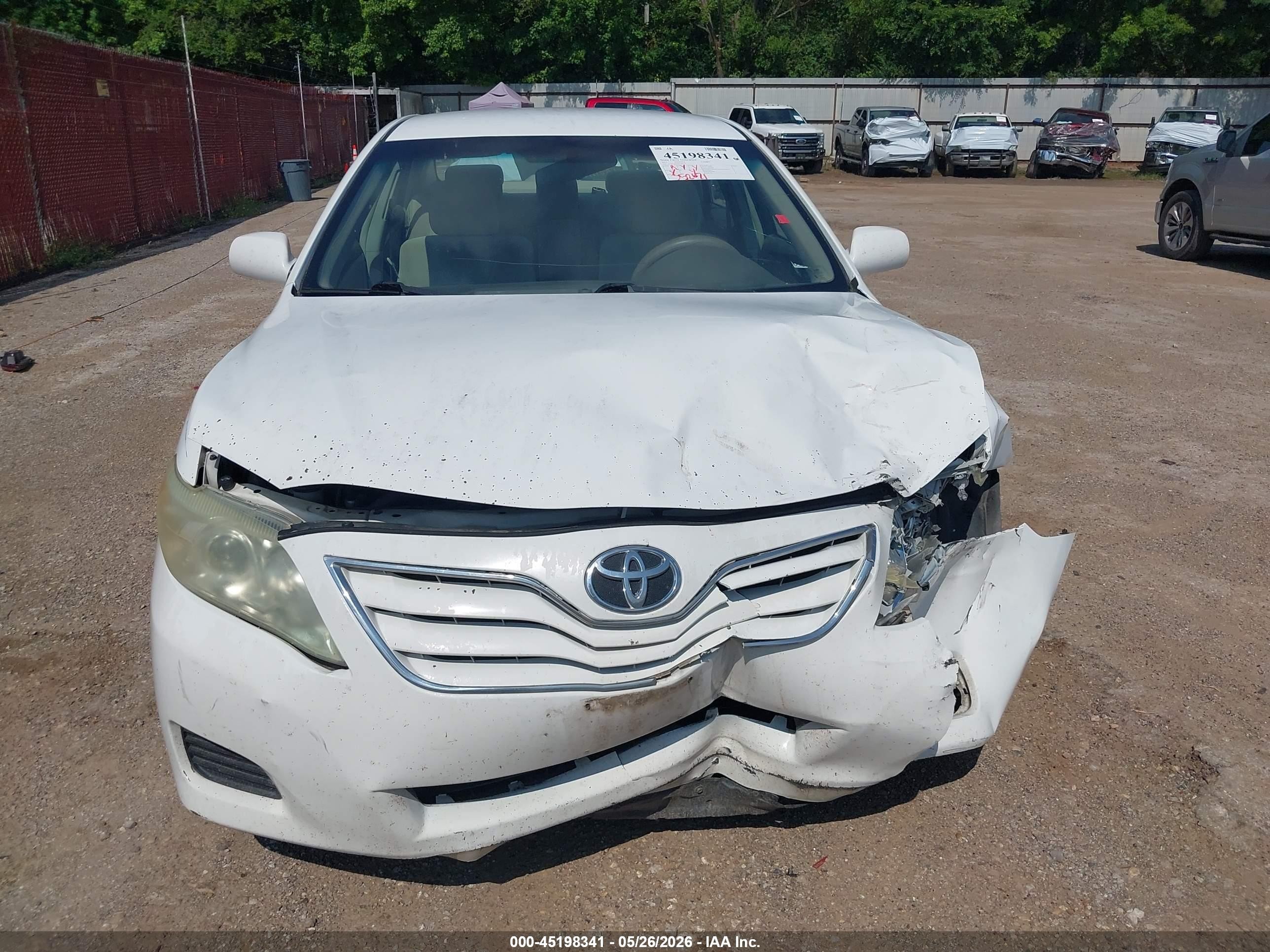 2011 Toyota Camry Le White vin: 4T1BF3EK5BU687101