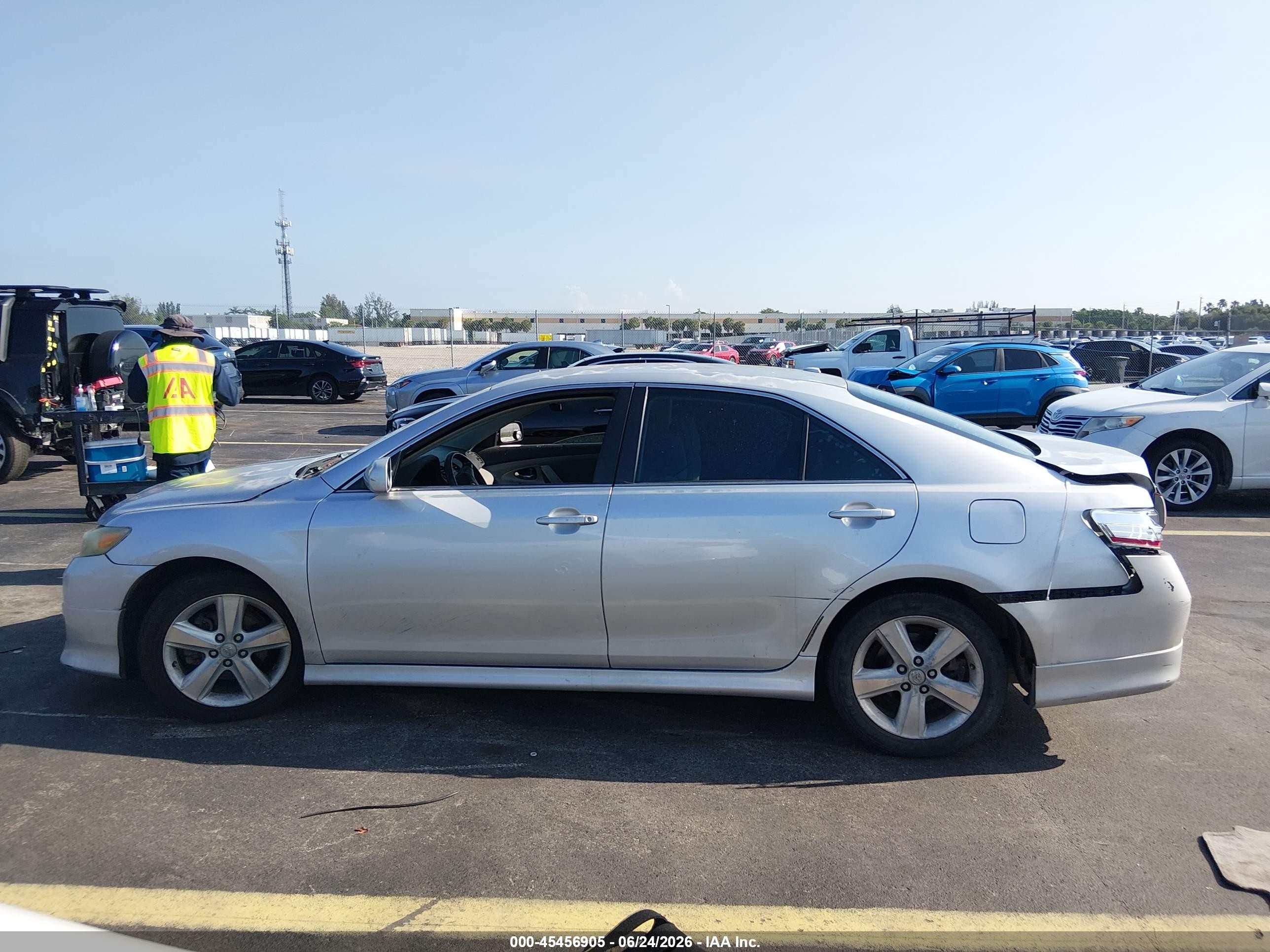 2011 Toyota Camry Se Silver vin: 4T1BF3EK5BU690855