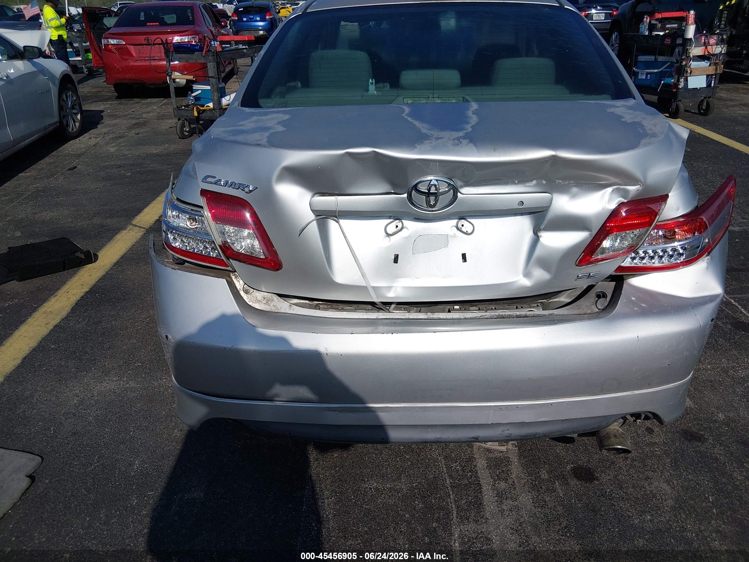 2011 Toyota Camry Se Silver vin: 4T1BF3EK5BU690855
