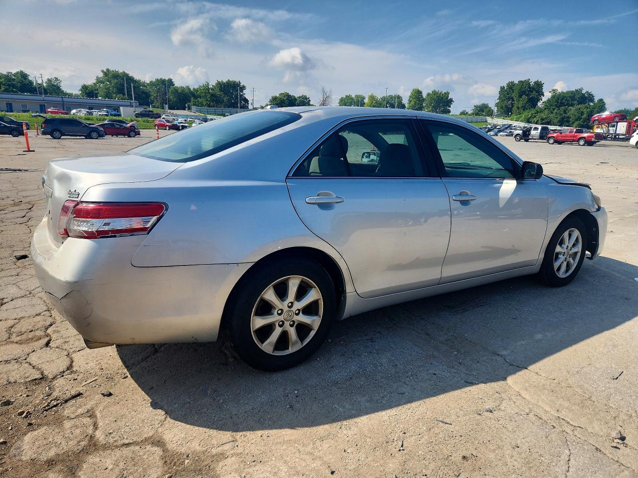 2011 Toyota Camry Le Silver vin: 4T1BF3EK5BU697806