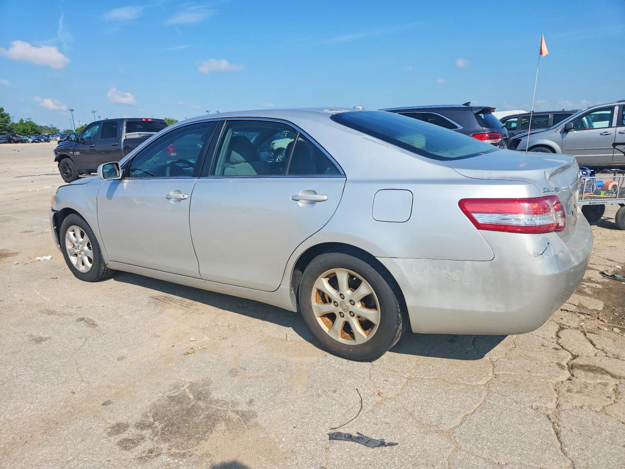 2011 Toyota Camry Le Silver vin: 4T1BF3EK5BU697806