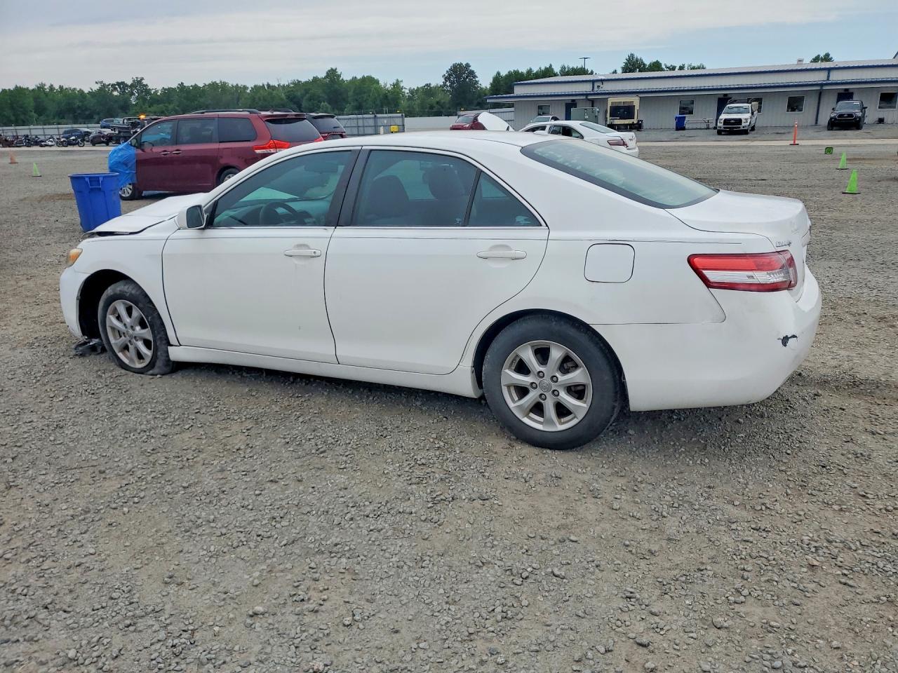 2011 Toyota Camry Le White vin: 4T1BF3EK5BU702003