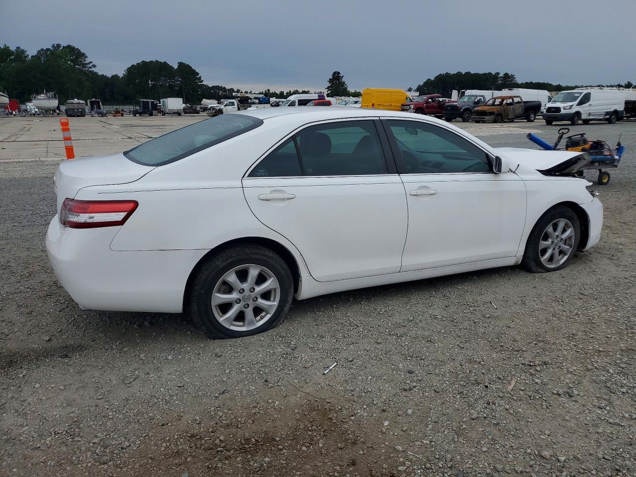 2011 Toyota Camry Le White vin: 4T1BF3EK5BU702003