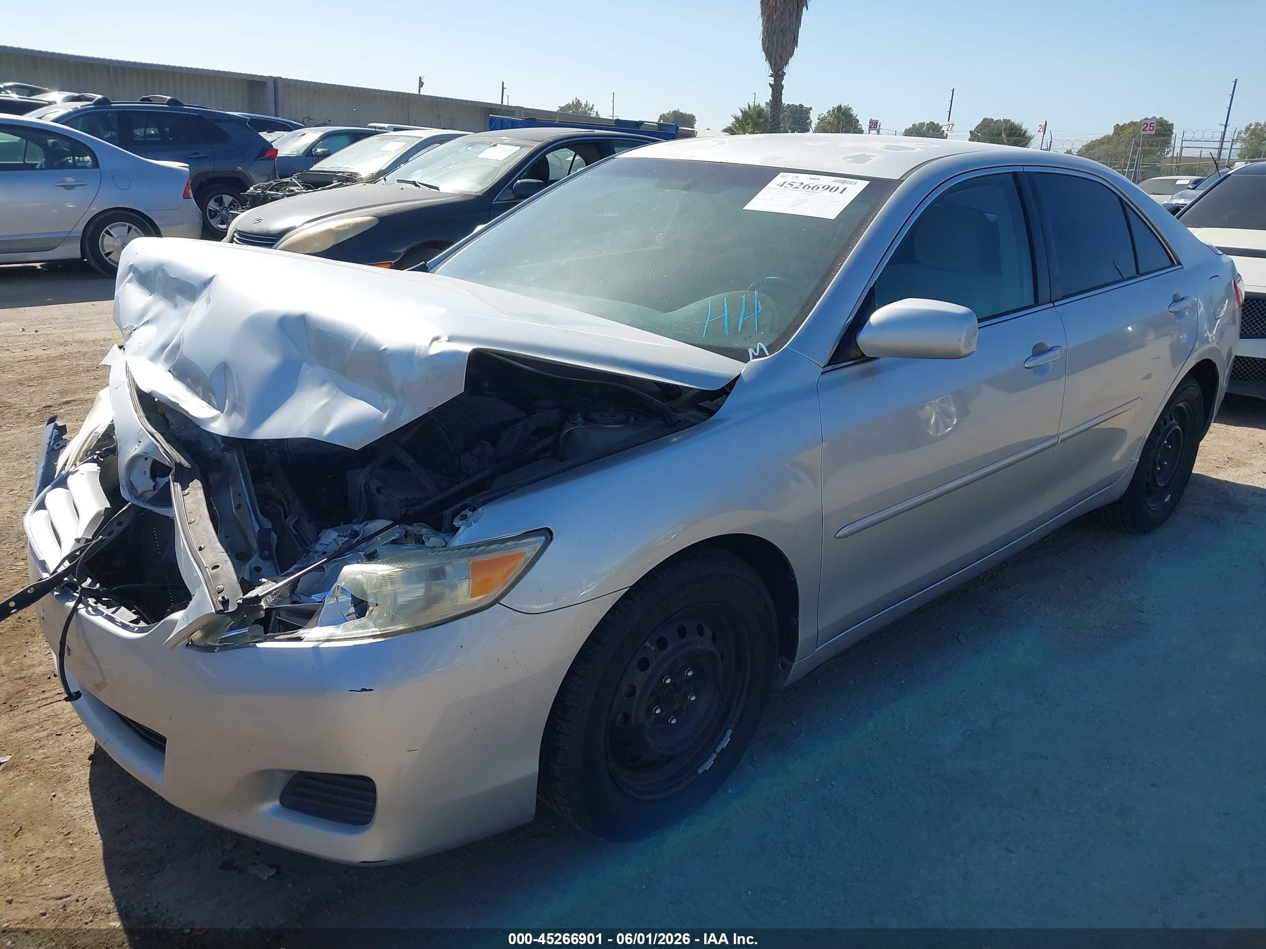 2011 Toyota Camry Le Серебряный vin: 4T1BF3EK5BU707346