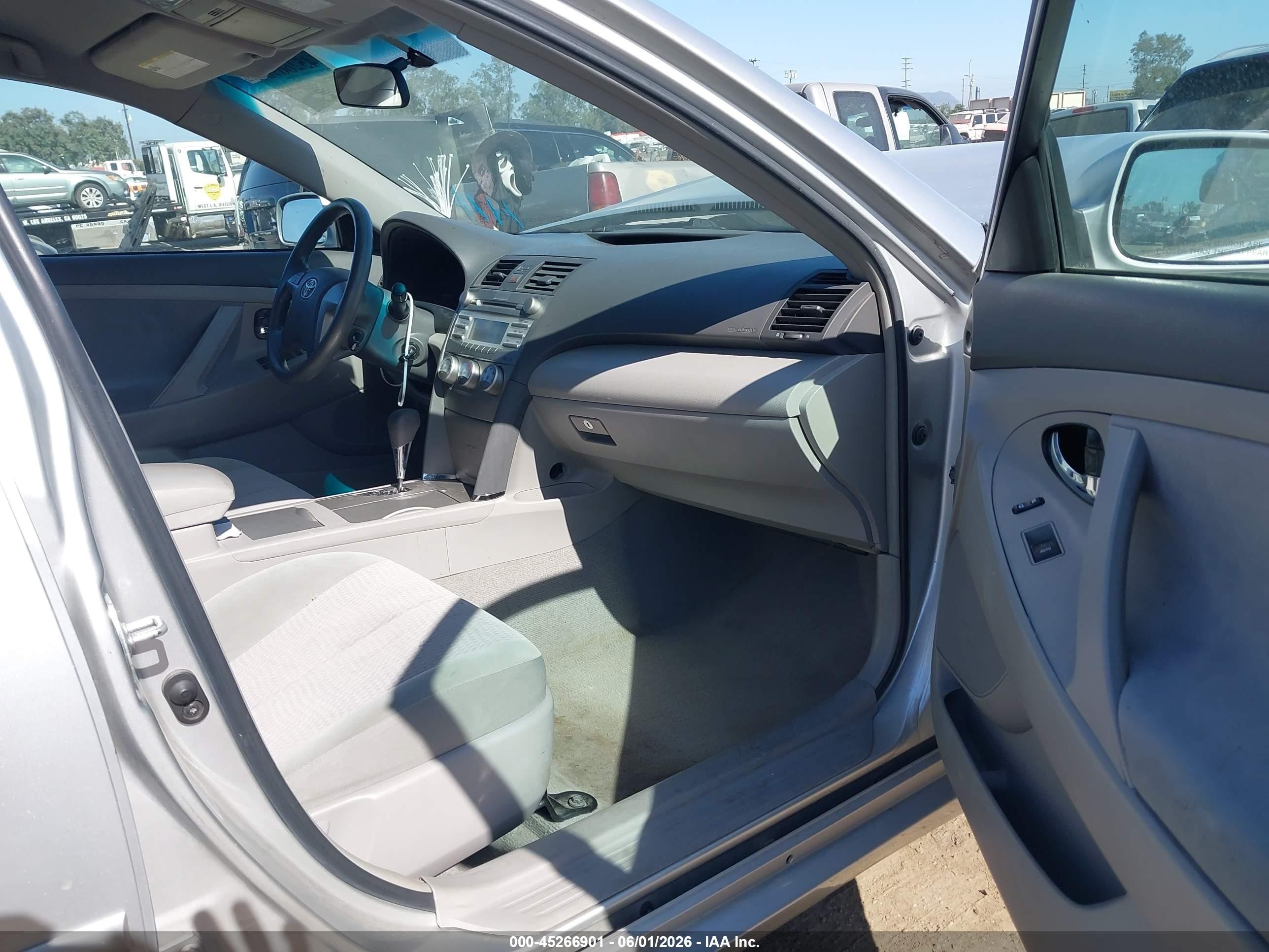 2011 Toyota Camry Le Серебряный vin: 4T1BF3EK5BU707346