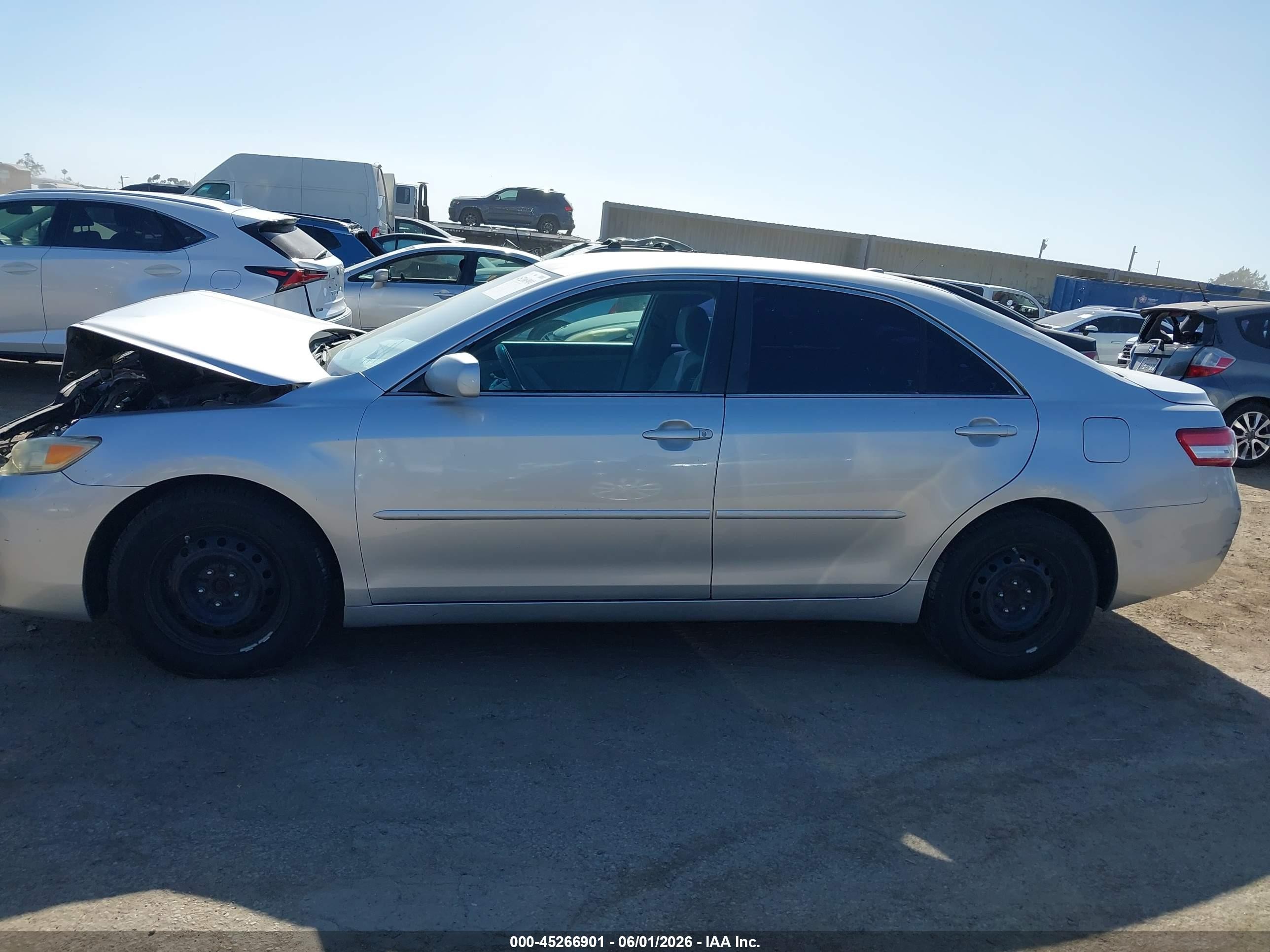 2011 Toyota Camry Le Серебряный vin: 4T1BF3EK5BU707346