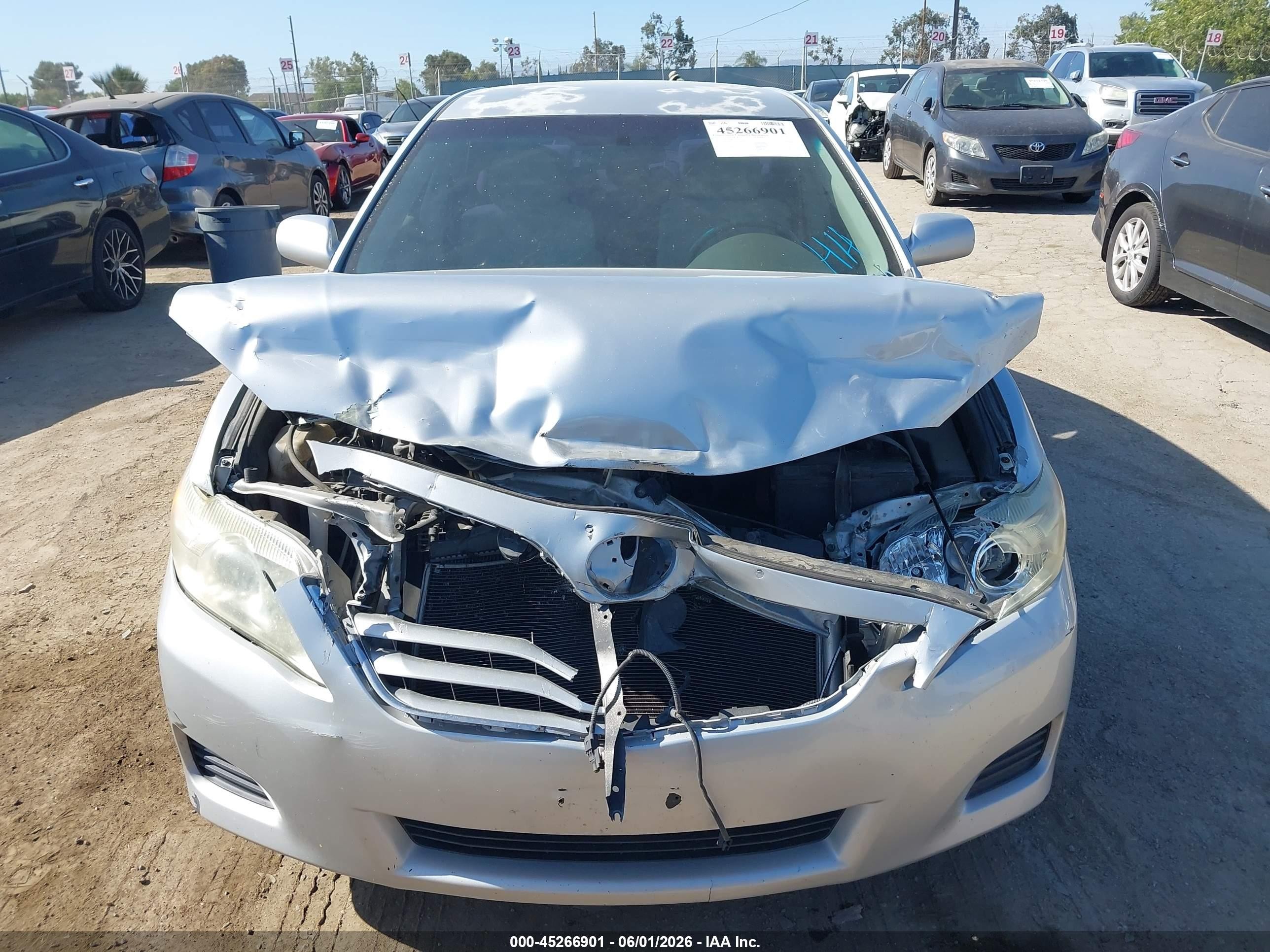 2011 Toyota Camry Le Серебряный vin: 4T1BF3EK5BU707346