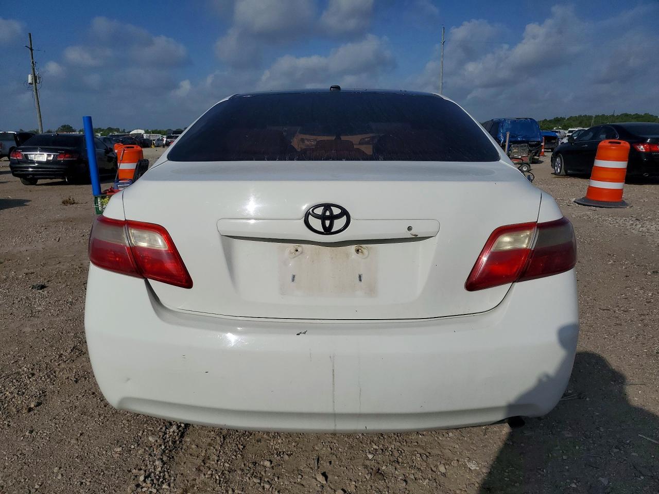 2011 Toyota Camry Base White vin: 4T1BF3EK5BU713051