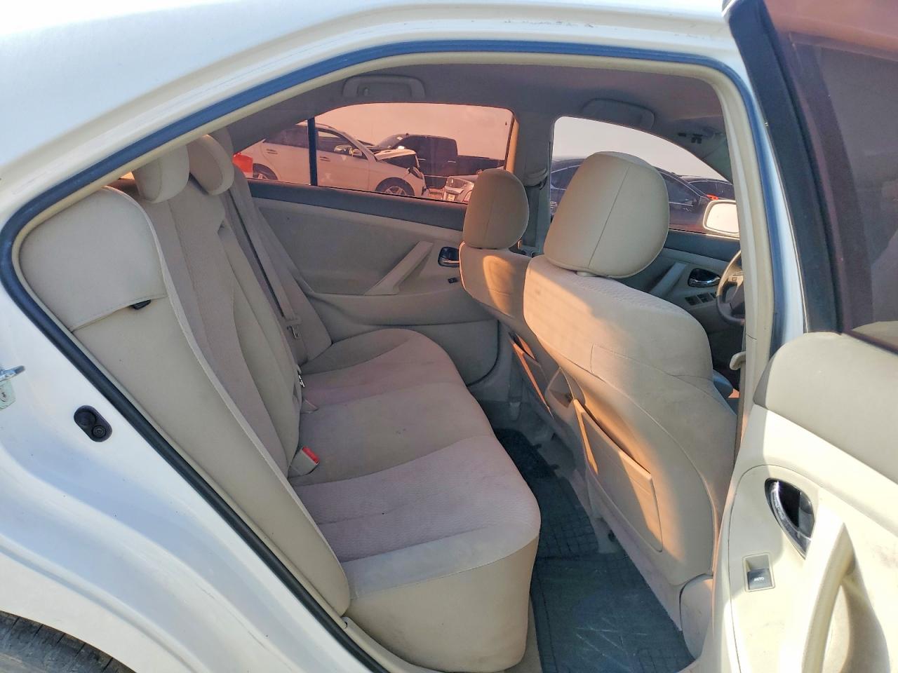 2011 Toyota Camry Base White vin: 4T1BF3EK5BU713051