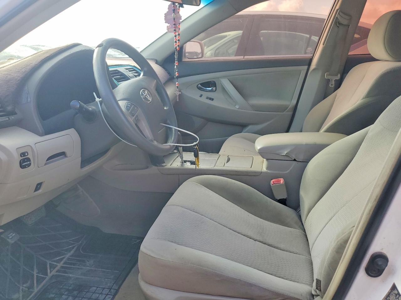 2011 Toyota Camry Base White vin: 4T1BF3EK5BU713051