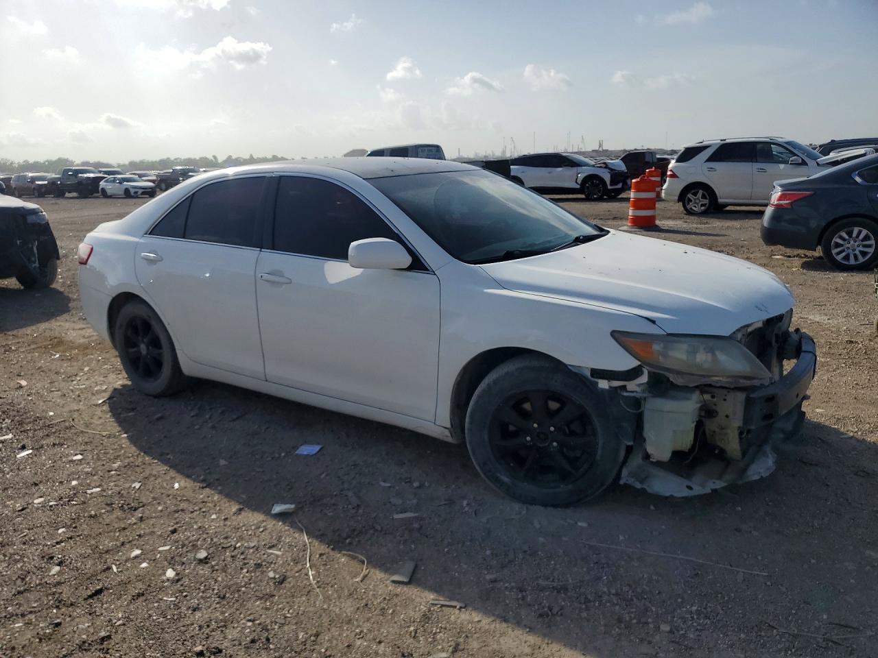 2011 Toyota Camry Base White vin: 4T1BF3EK5BU713051