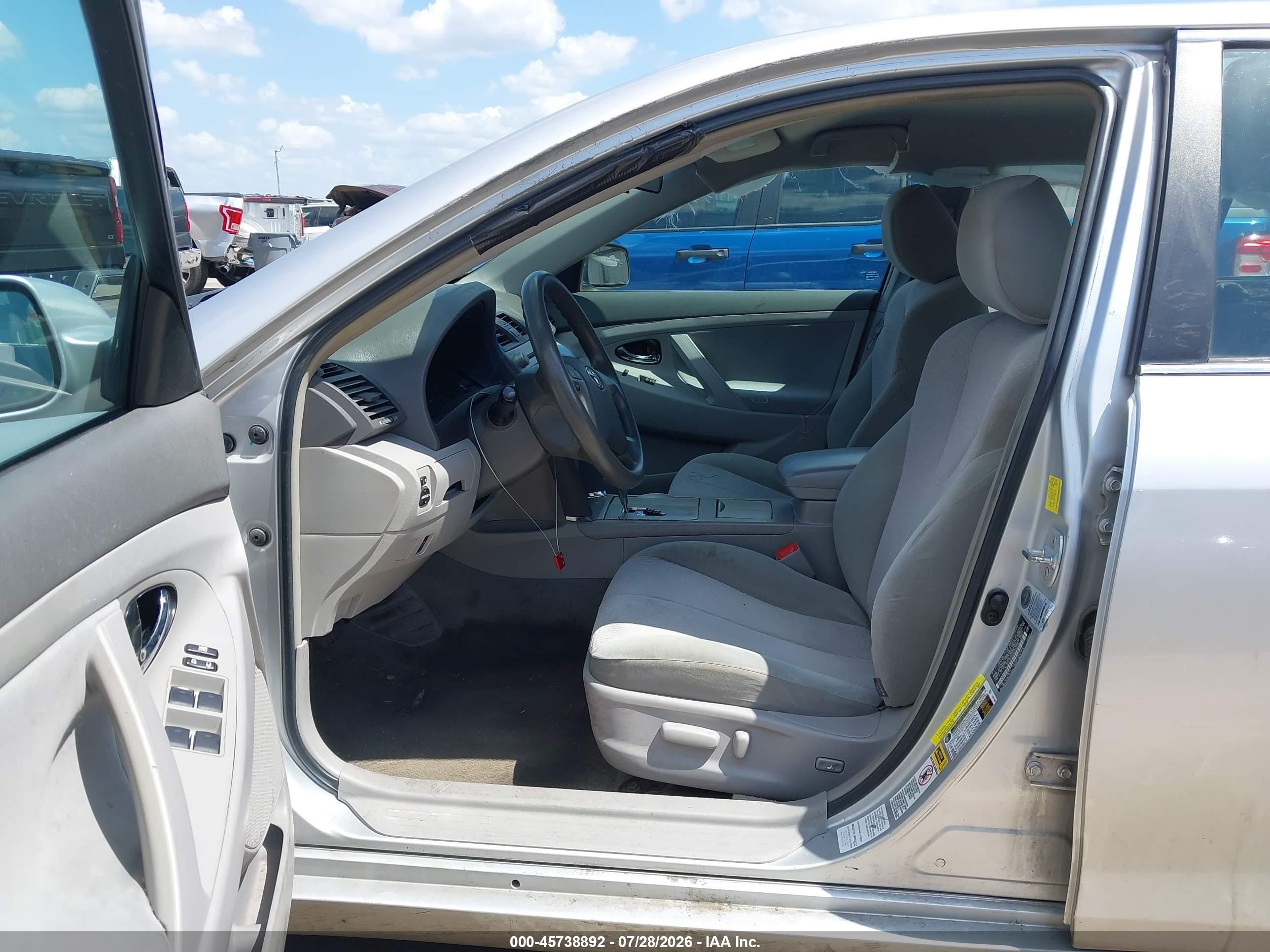 2011 Toyota Camry Le Silver vin: 4T1BF3EK5BU716743