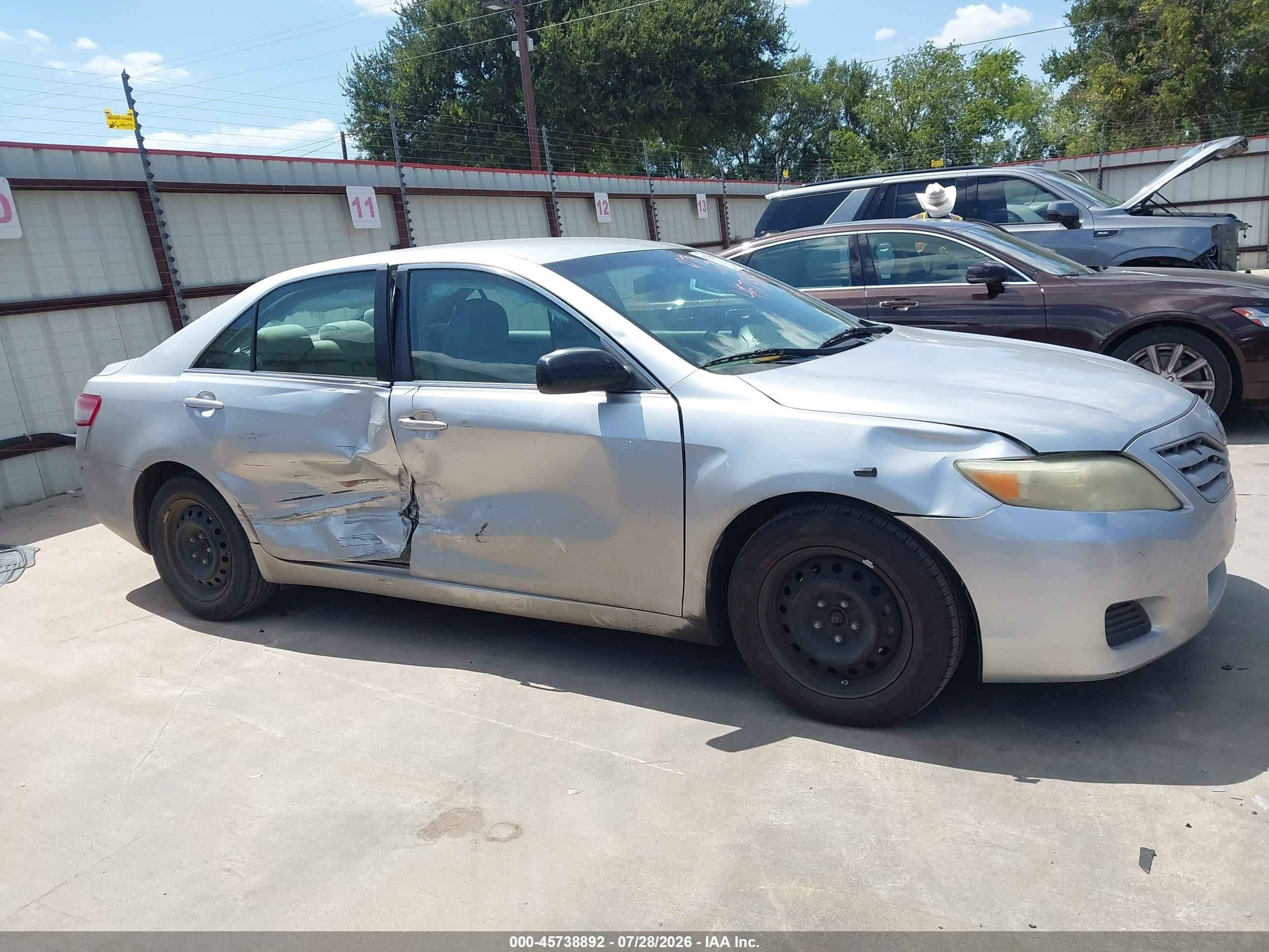 2011 Toyota Camry Le Silver vin: 4T1BF3EK5BU716743