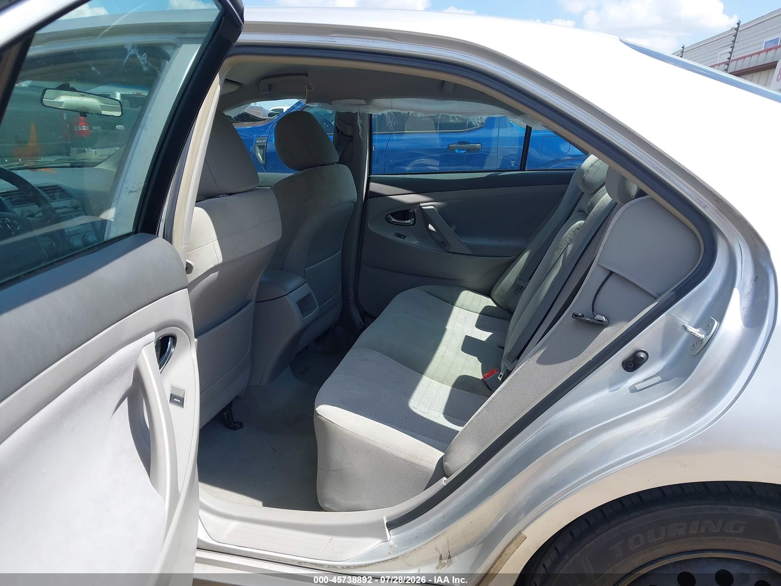 2011 Toyota Camry Le Silver vin: 4T1BF3EK5BU716743