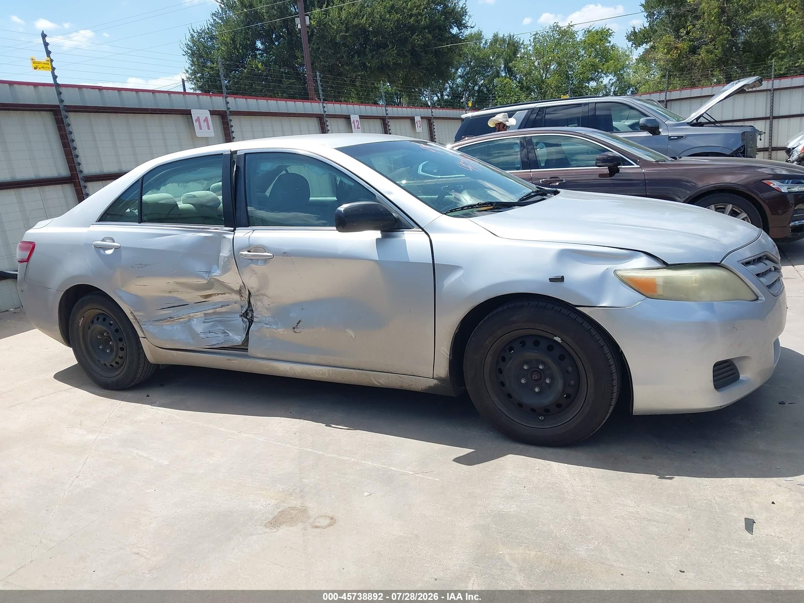 2011 Toyota Camry Le Silver vin: 4T1BF3EK5BU716743