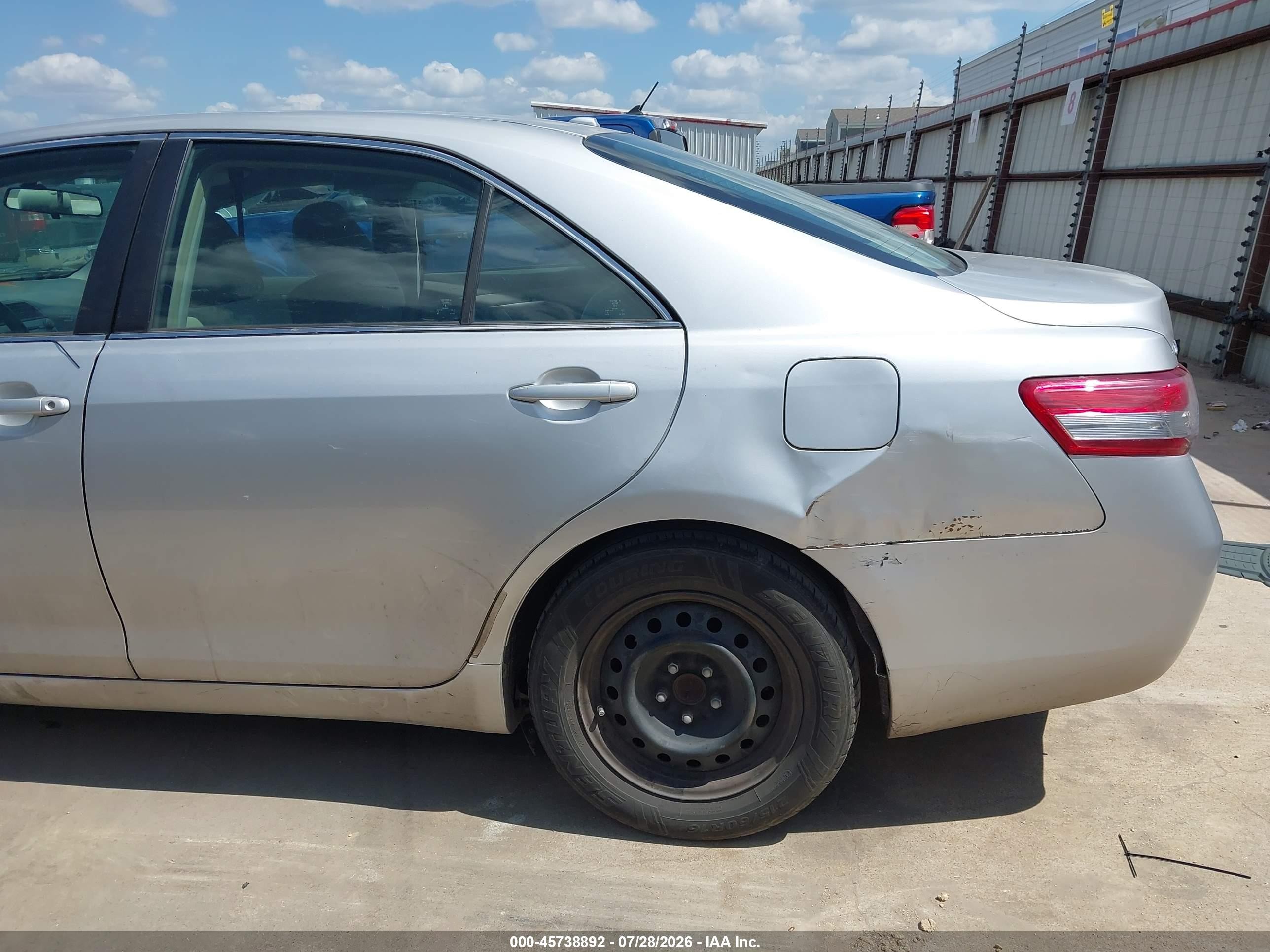 2011 Toyota Camry Le Silver vin: 4T1BF3EK5BU716743