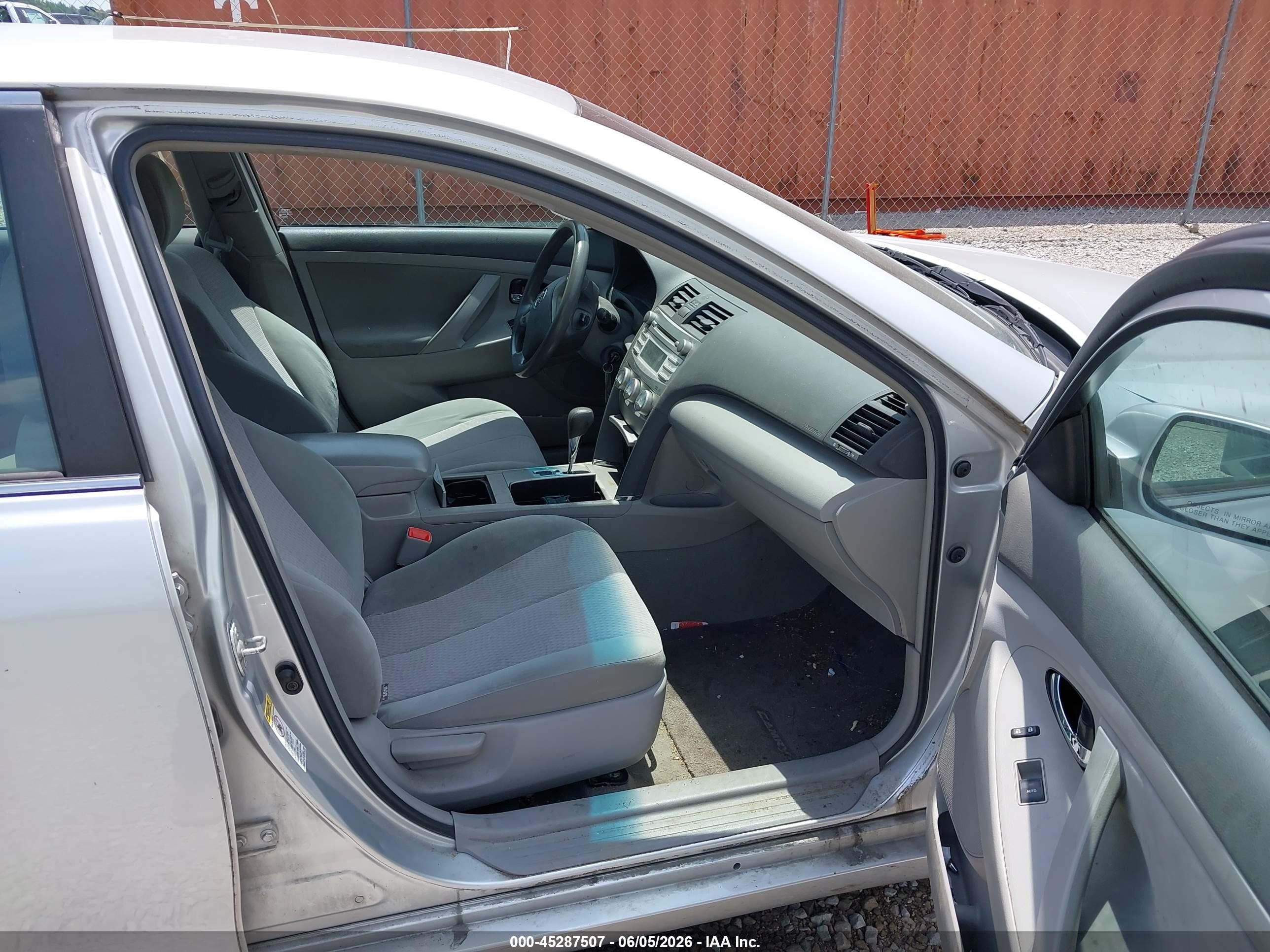 2011 Toyota Camry   Silver vin: 4T1BF3EK5BU753890