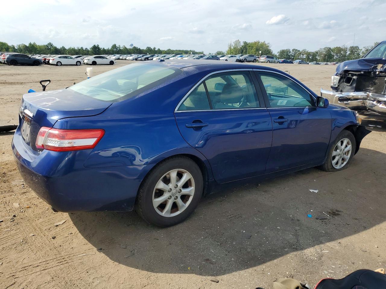 2011 Toyota Camry Le Blue vin: 4T1BF3EK5BU763612