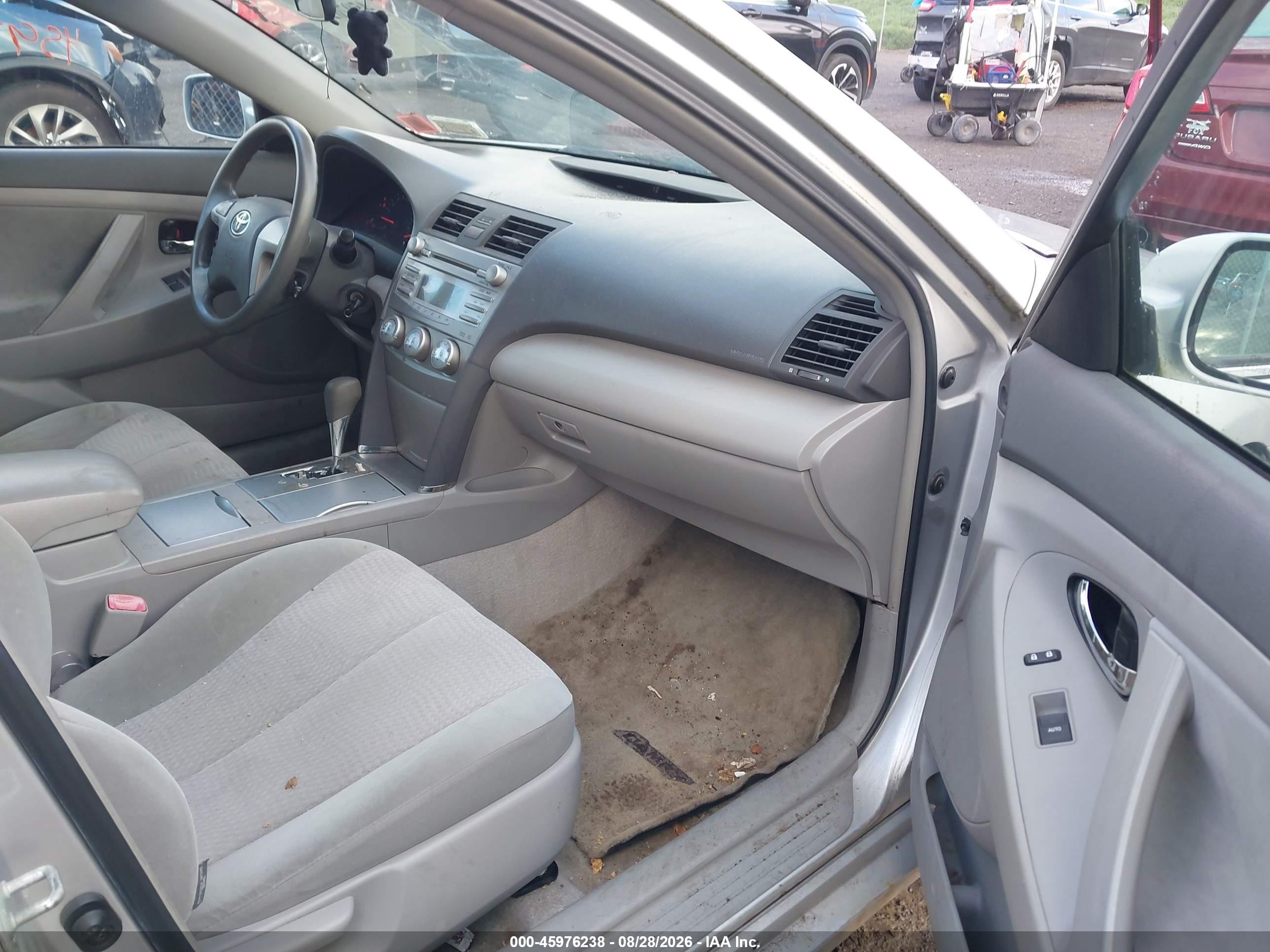 2010 Toyota Camry Le Серебряный vin: 4T1BF3EK6AU013523