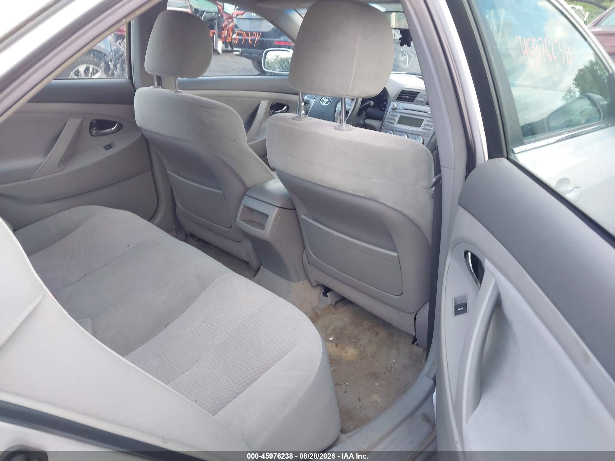 2010 Toyota Camry Le Серебряный vin: 4T1BF3EK6AU013523