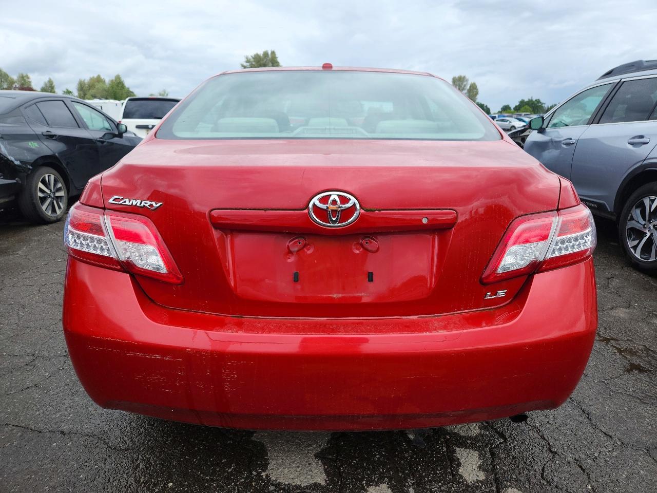 2010 Toyota Camry Le Red vin: 4T1BF3EK6AU080994